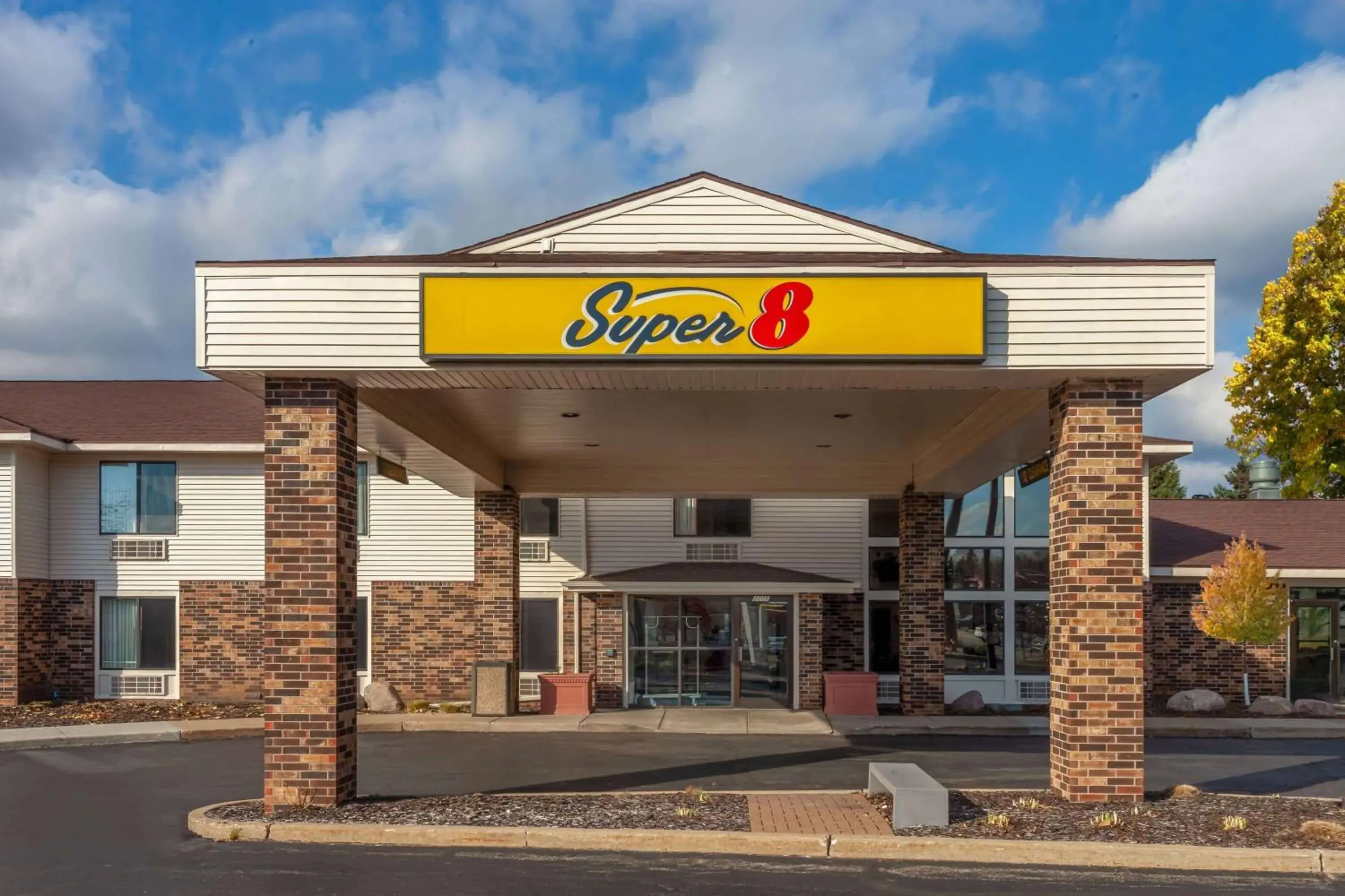 Property building in Super 8 by Wyndham Wausau Property building in Super 8 by Wyndham Wausau