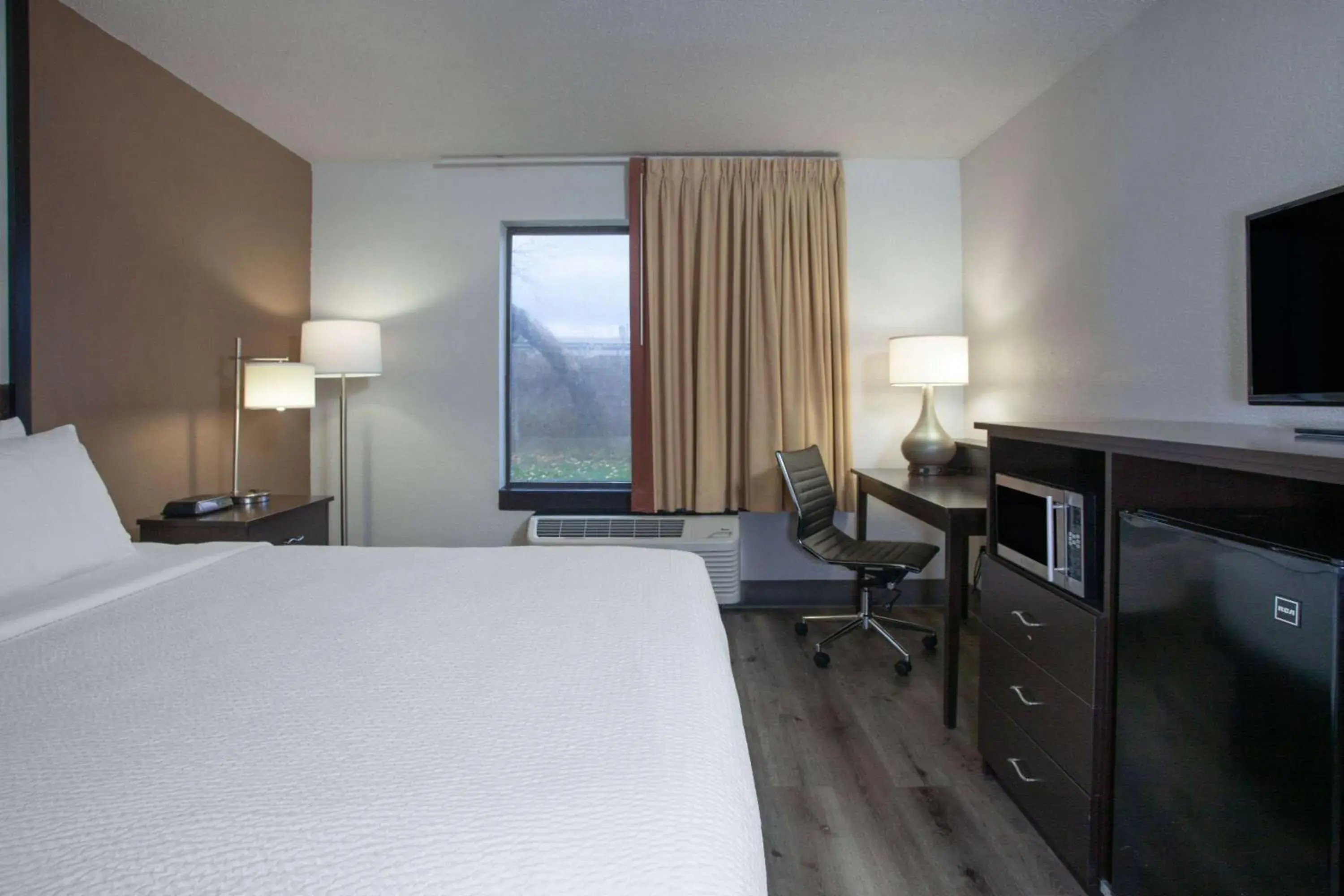 Photo of the whole room, Bed in Super 8 by Wyndham Wausau Photo of the whole room, Bed in Super 8 by Wyndham Wausau