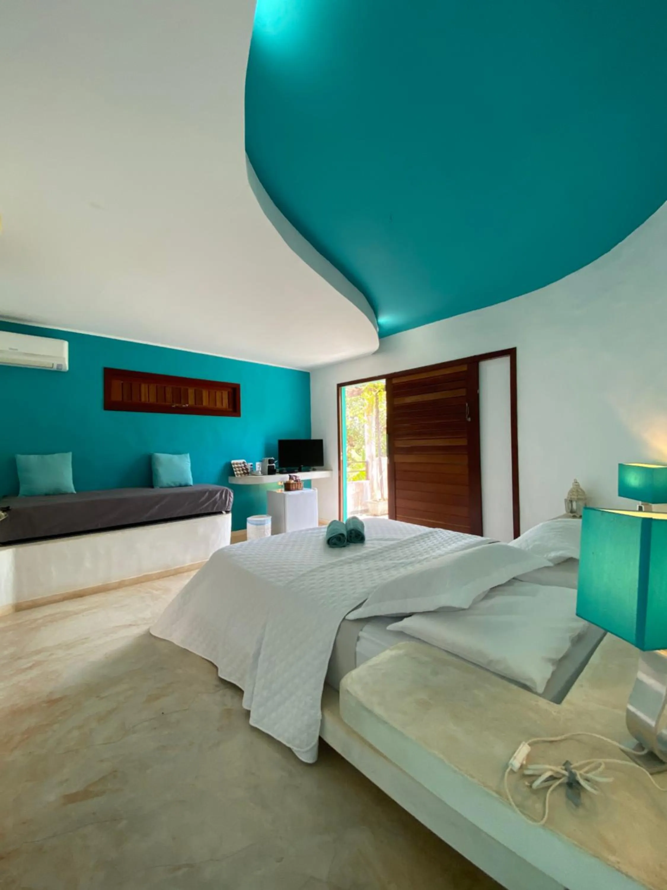 Photo of the whole room, Bed in Pousada Ilha do Vento