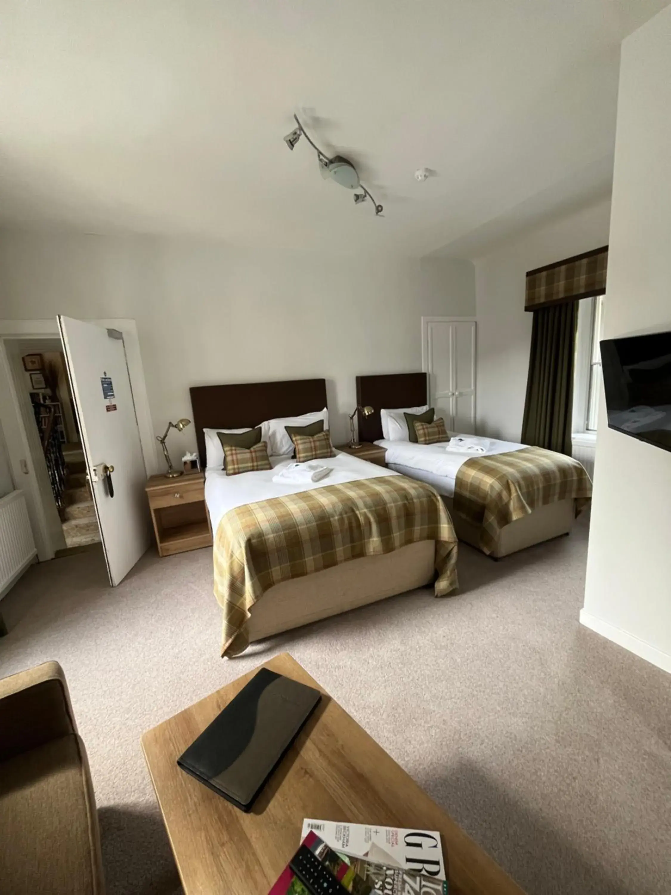 Standard Twin Room in Poppies Hotel Standard Twin Room in Poppies Hotel