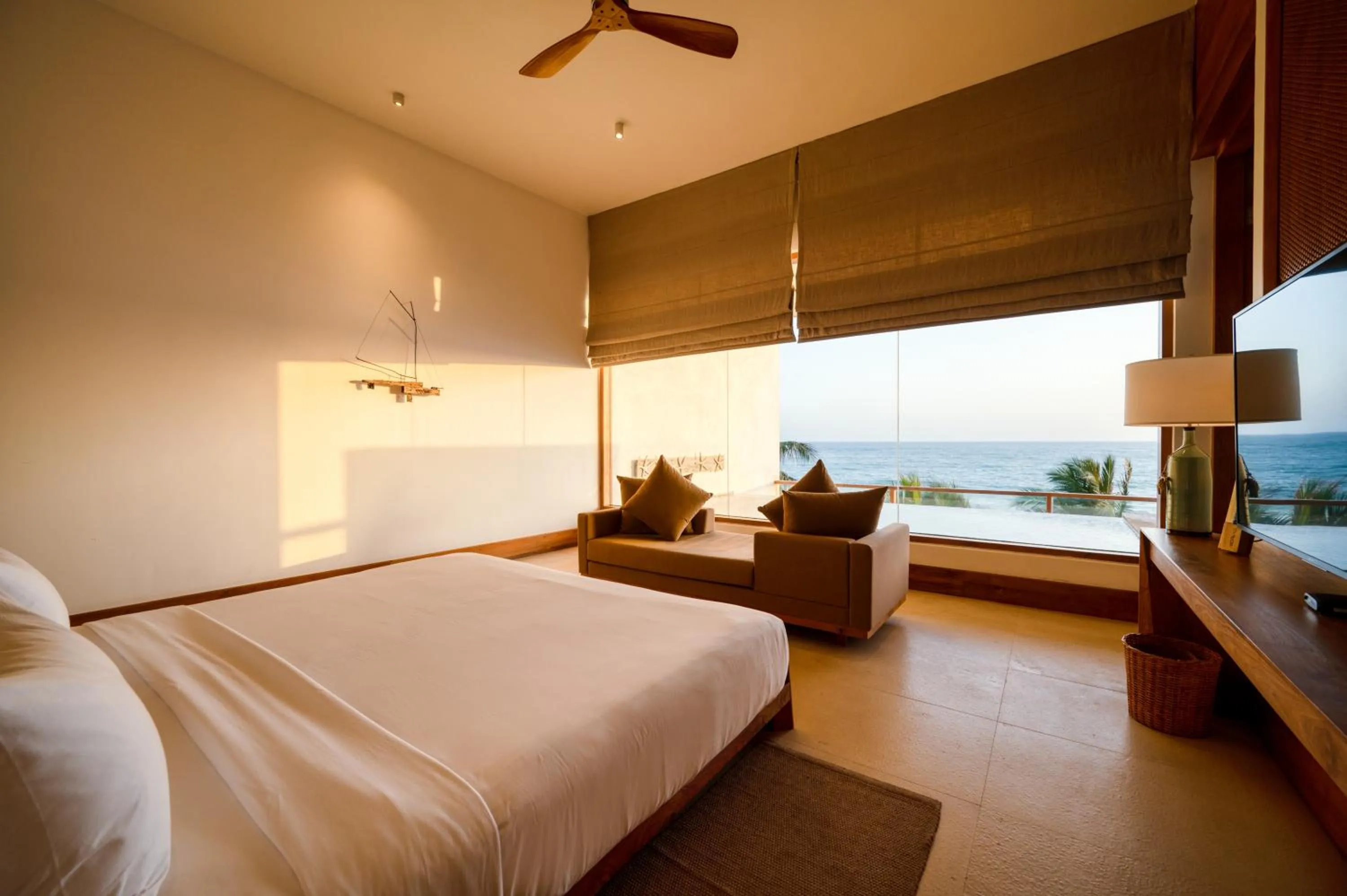 Sea view, Bed in Riff Hikkaduwa