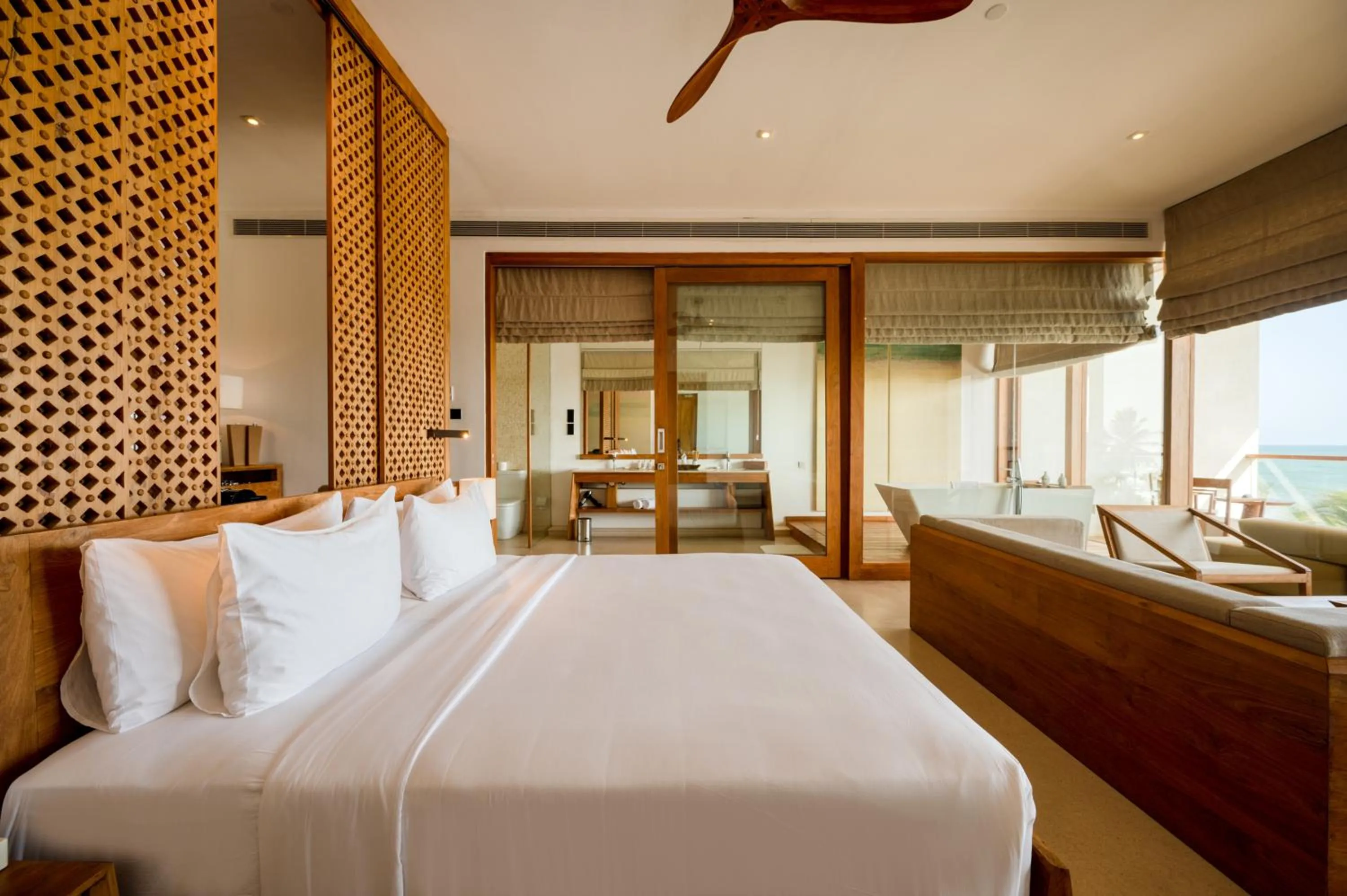 Photo of the whole room, Bed in Riff Hikkaduwa