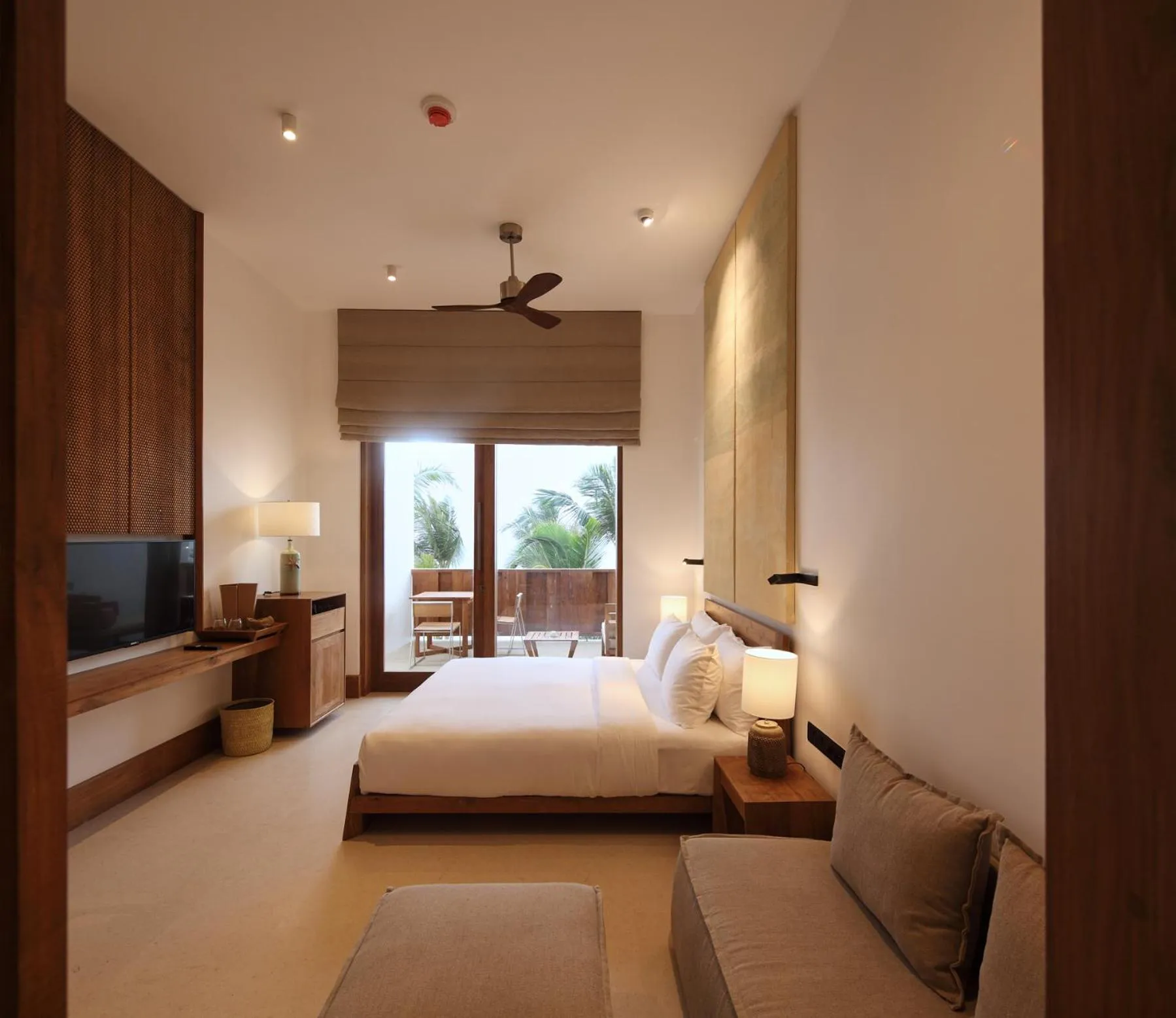 Photo of the whole room, Bed in Riff Hikkaduwa