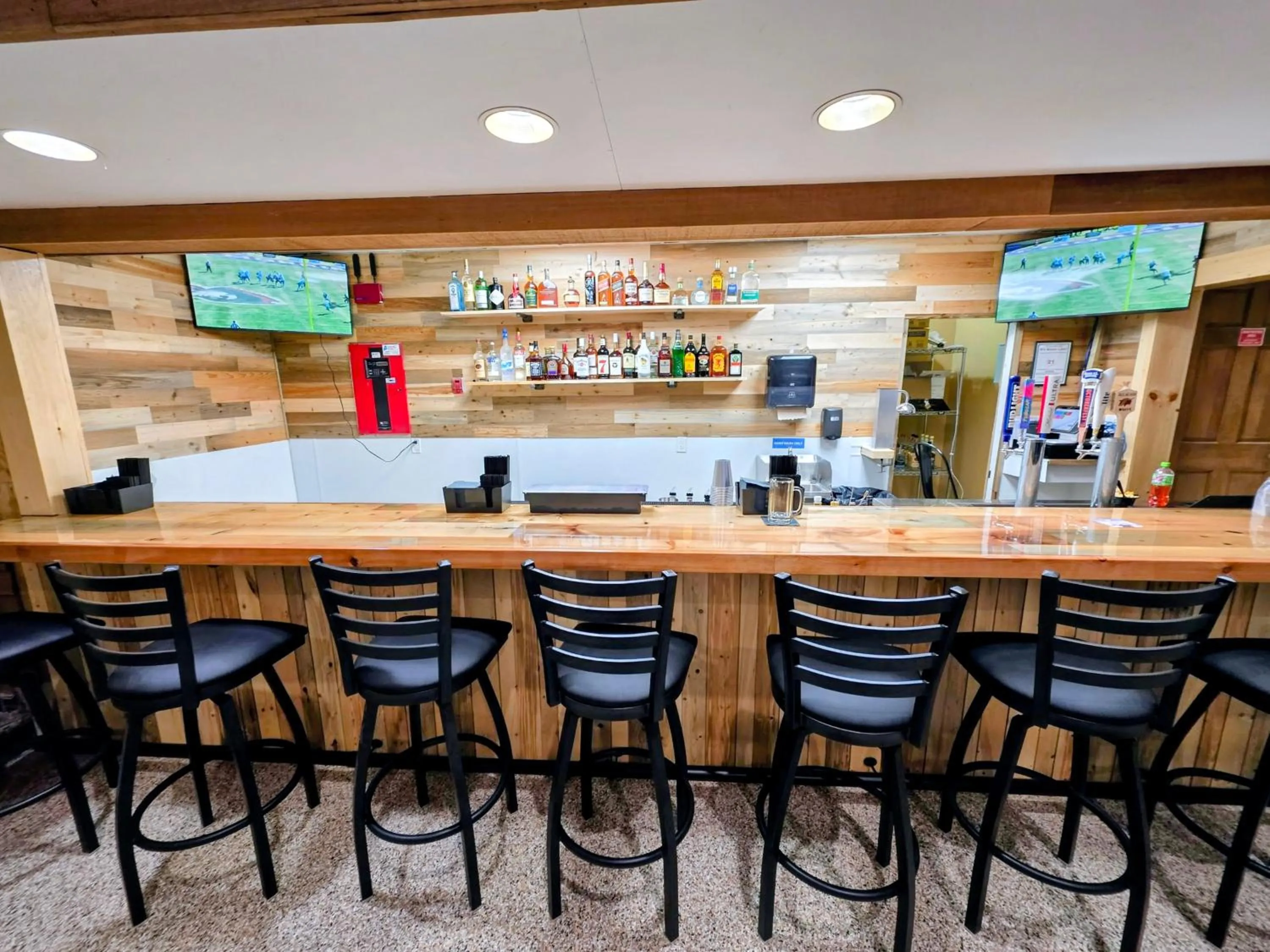 Restaurant/places to eat in Katahdin Inn & Suites