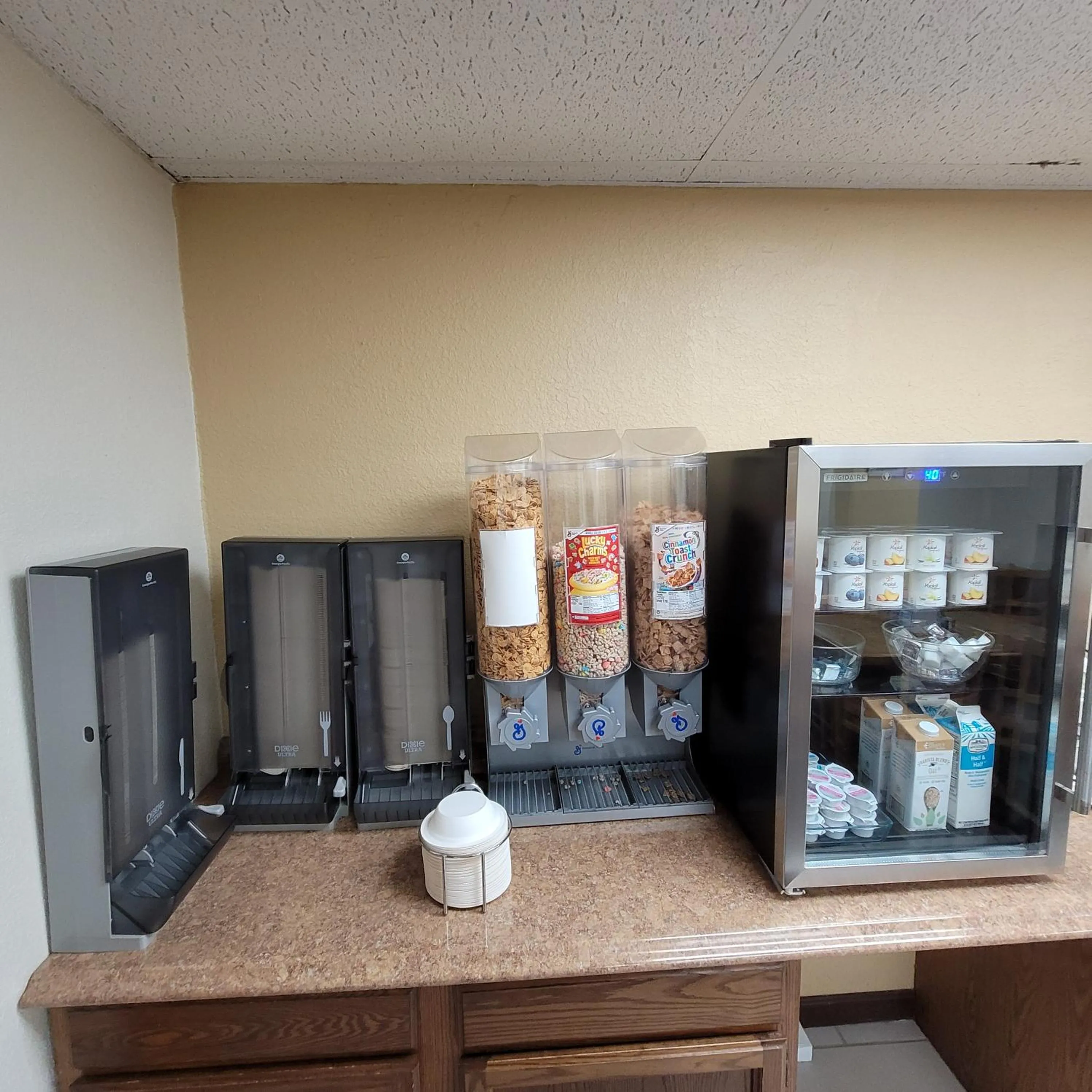 Breakfast in Katahdin Inn & Suites