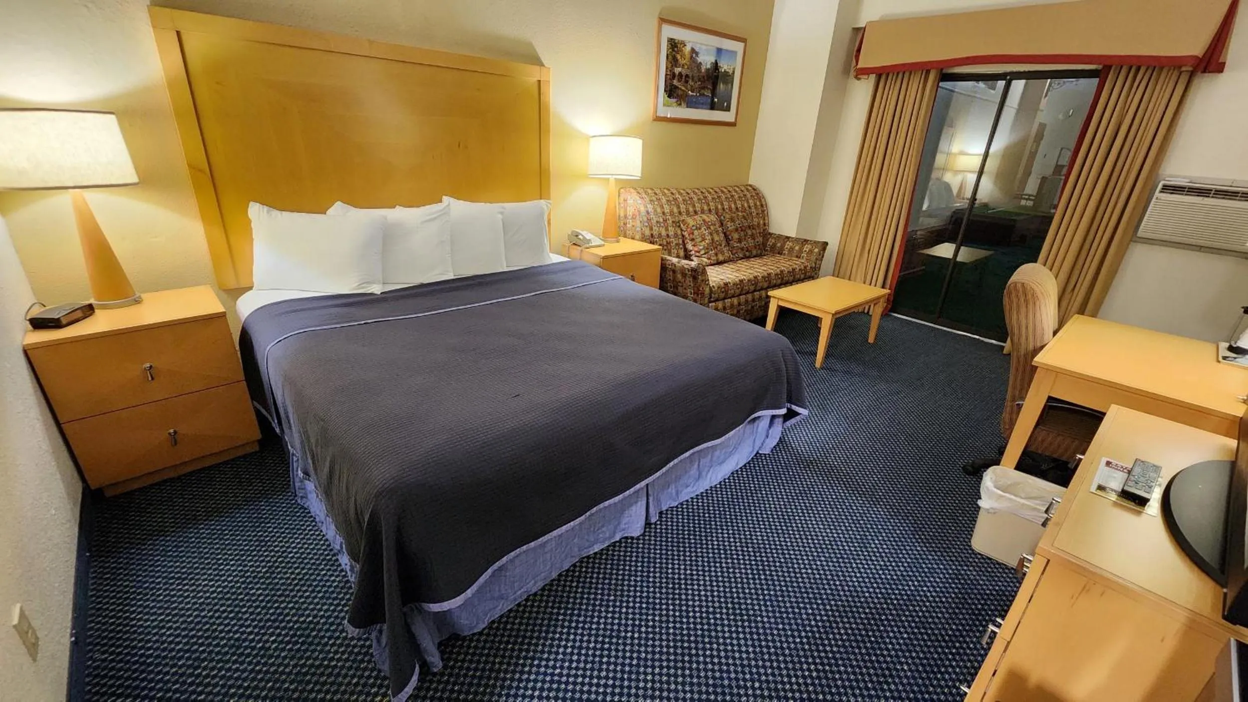 Bed in Katahdin Inn & Suites