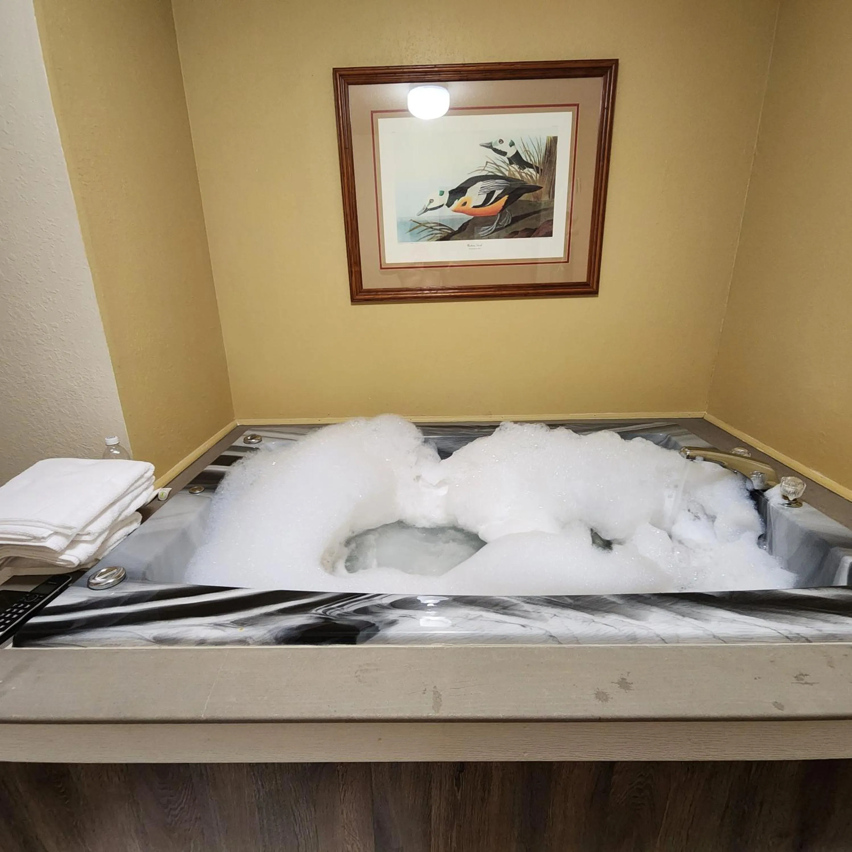 Hot Tub in Katahdin Inn & Suites