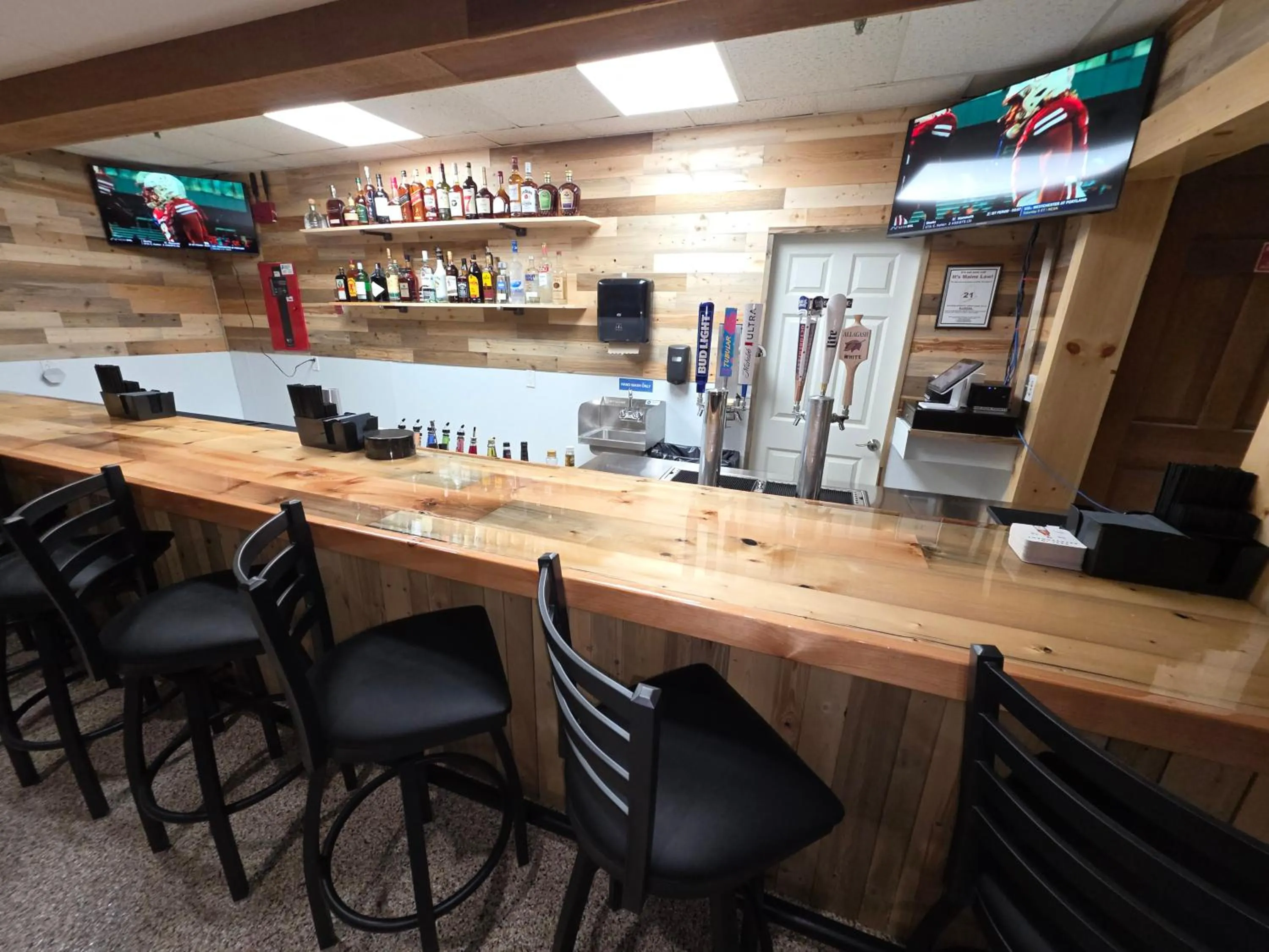 Restaurant/places to eat in Katahdin Inn & Suites