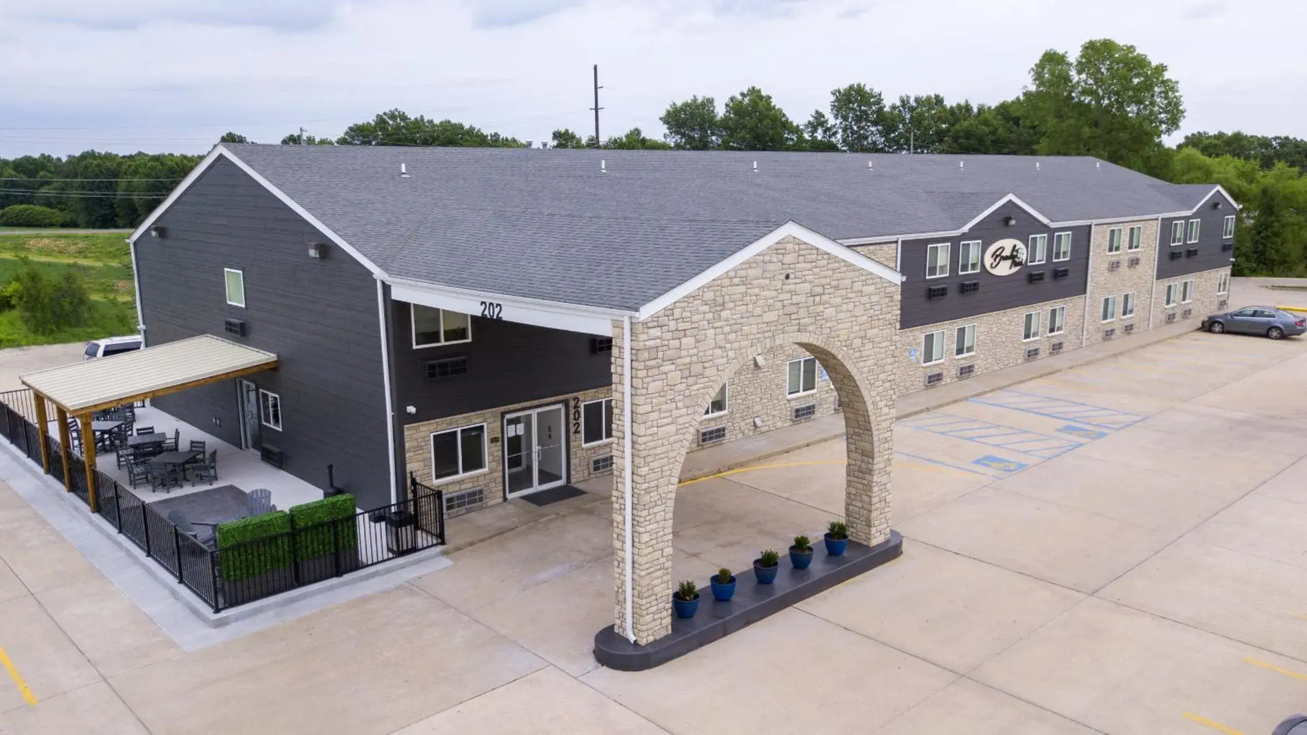 Property building in Brady Hotel Property building in Brady Hotel