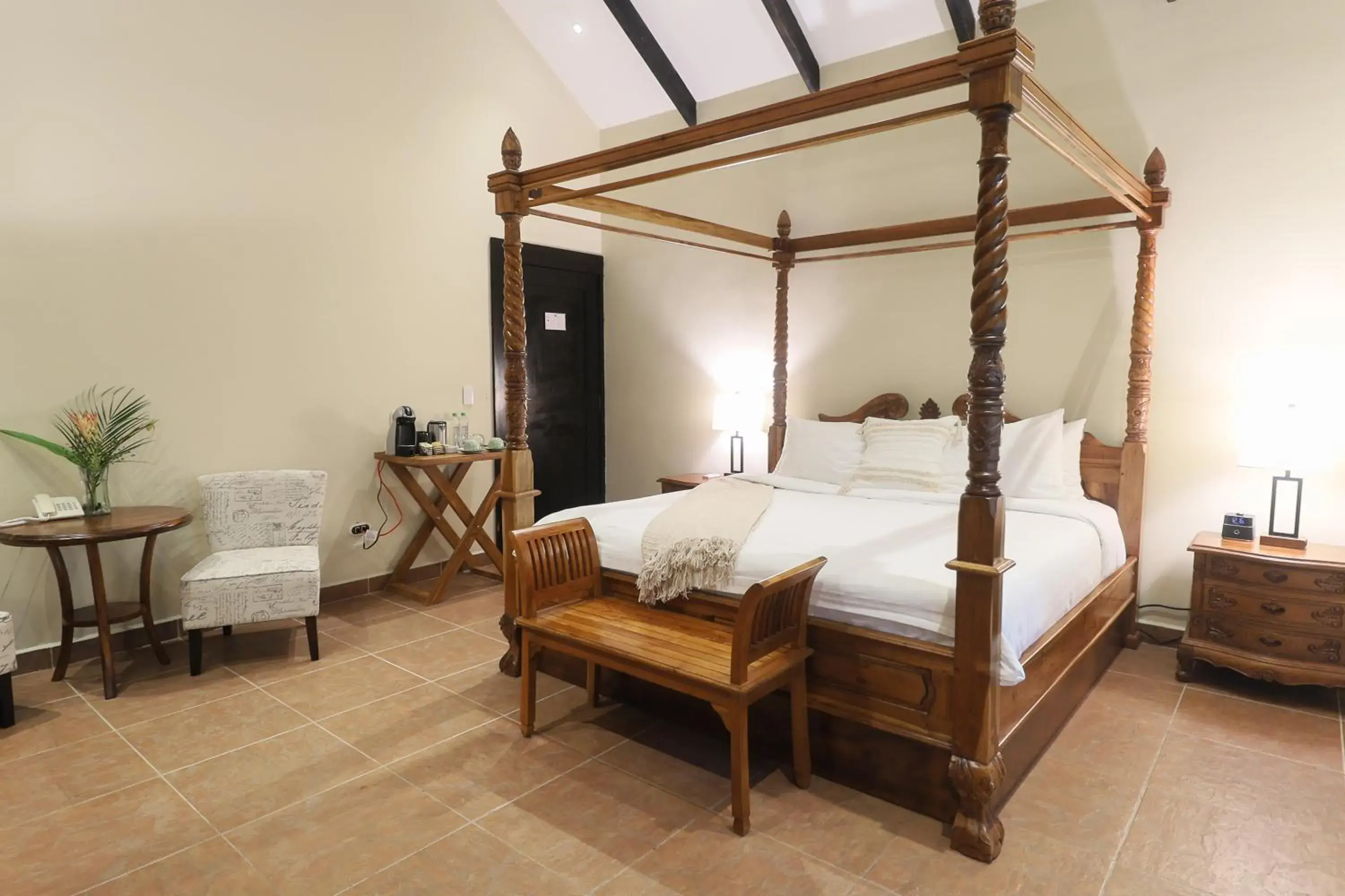 Master Suite in The Riverside Inn Master Suite in The Riverside Inn