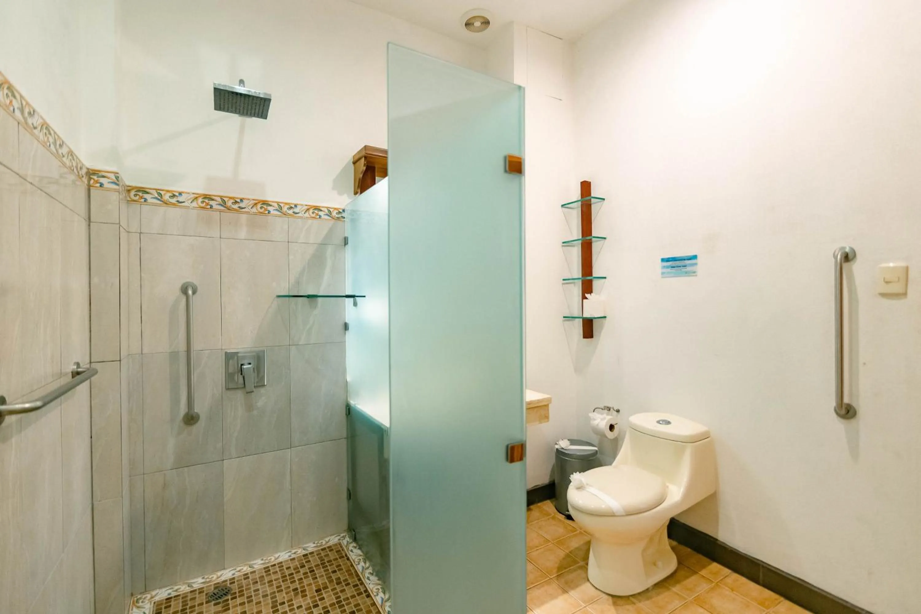 Shower in Hotel San Bada Resort & Spa