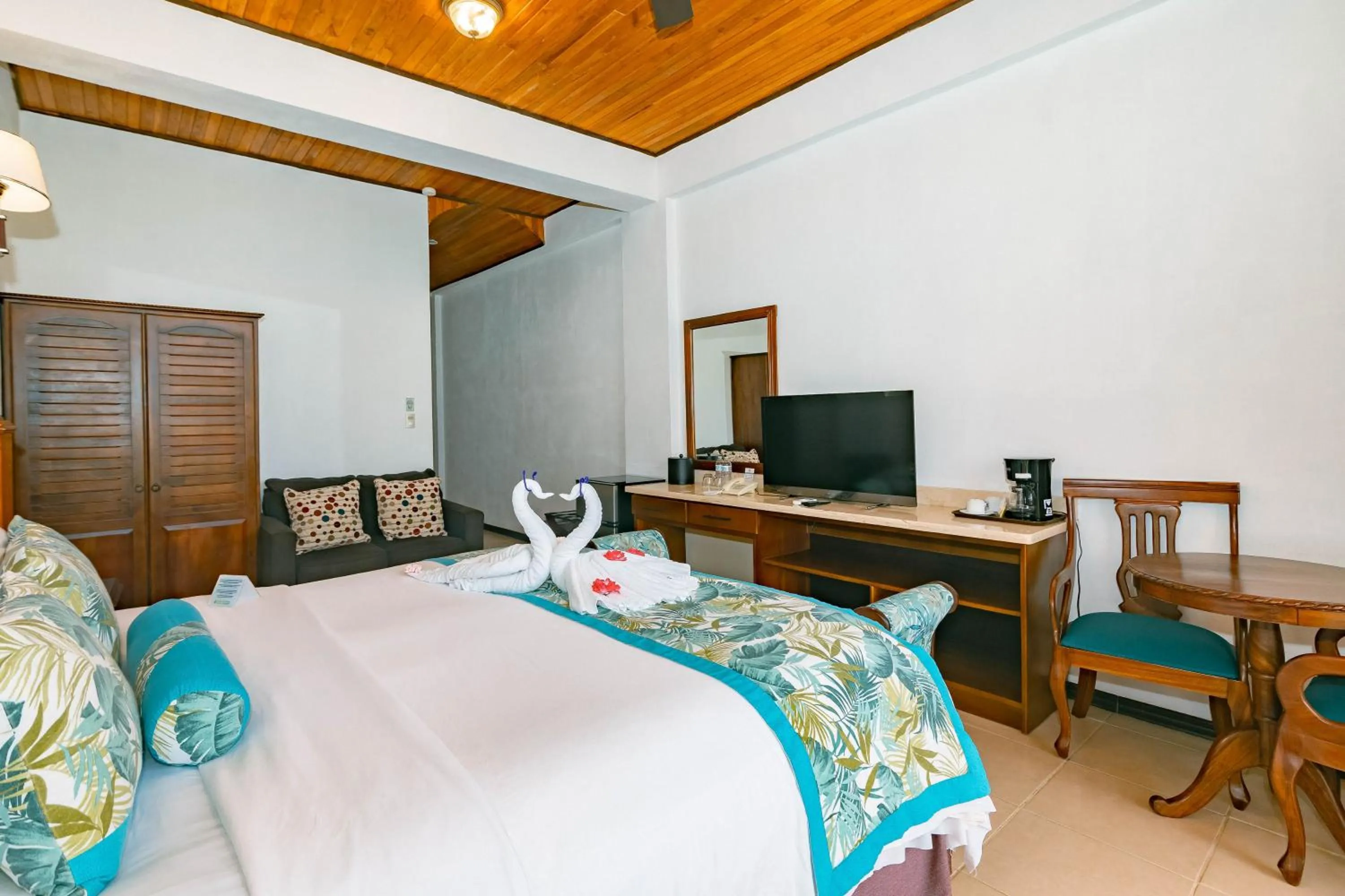 Photo of the whole room, Bed in Hotel San Bada Resort & Spa