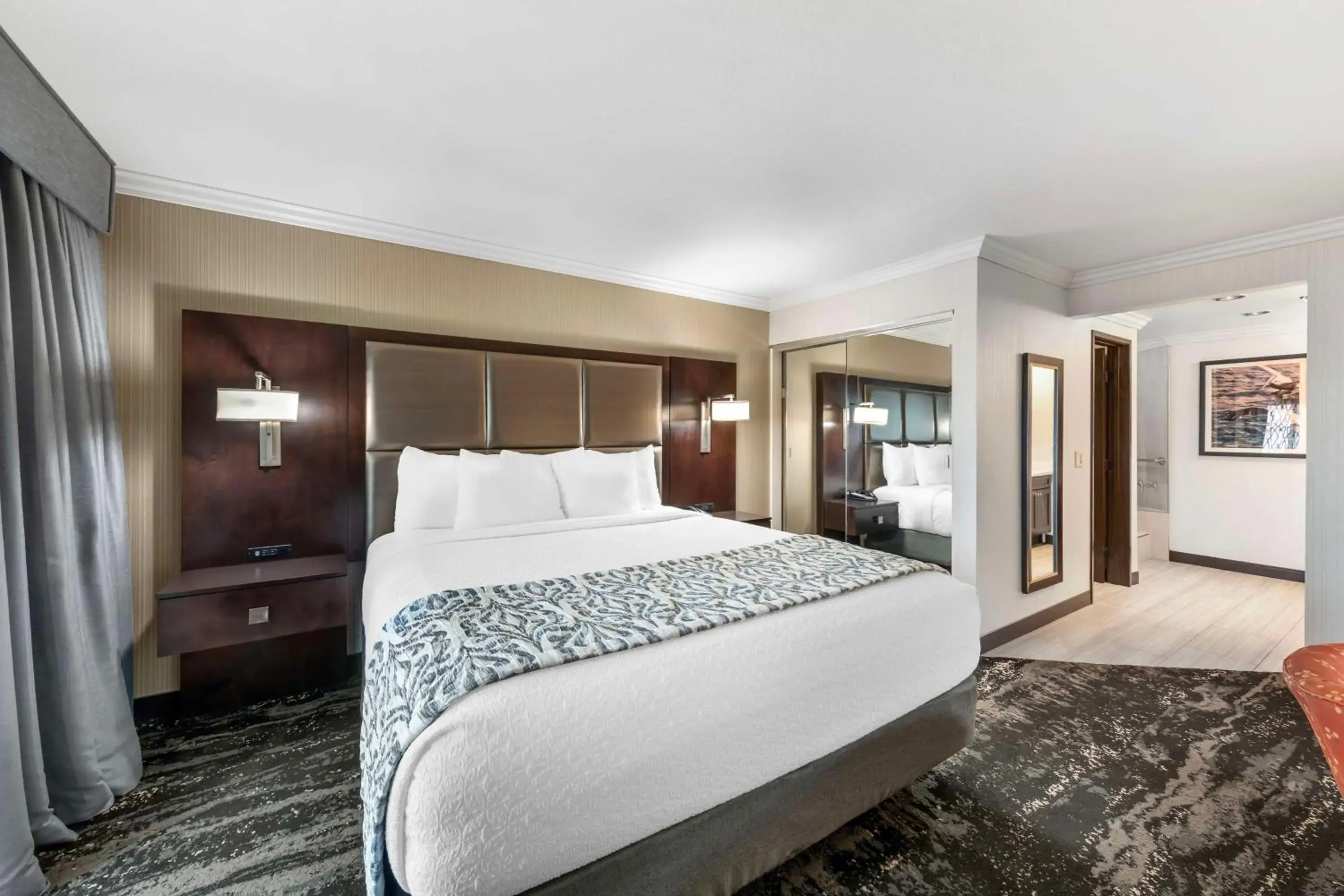 Bedroom, Bed in Best Western Plus Redondo Beach Inn Bedroom, Bed in Best Western Plus Redondo Beach Inn