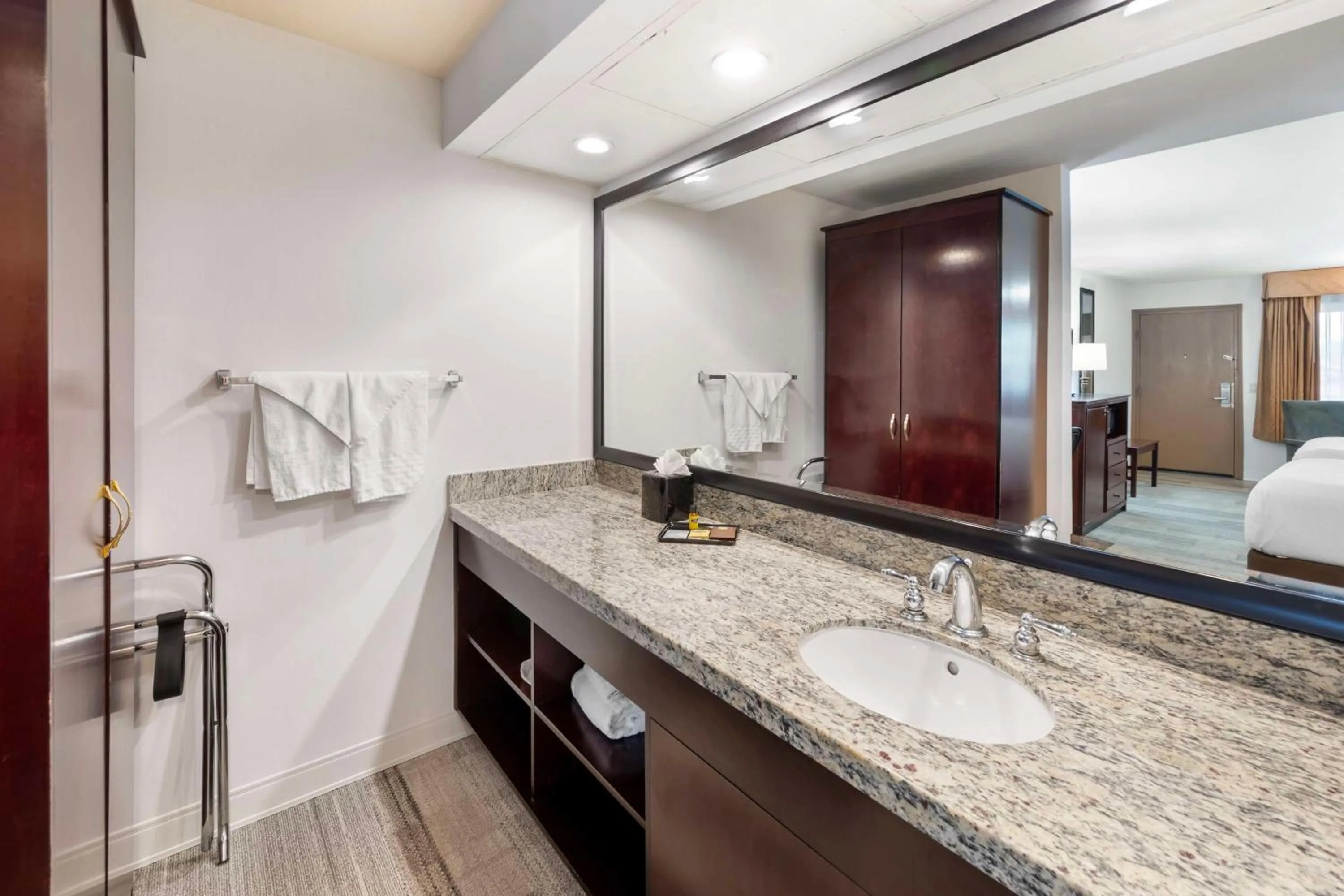 Bathroom in Best Western Plus Redondo Beach Inn