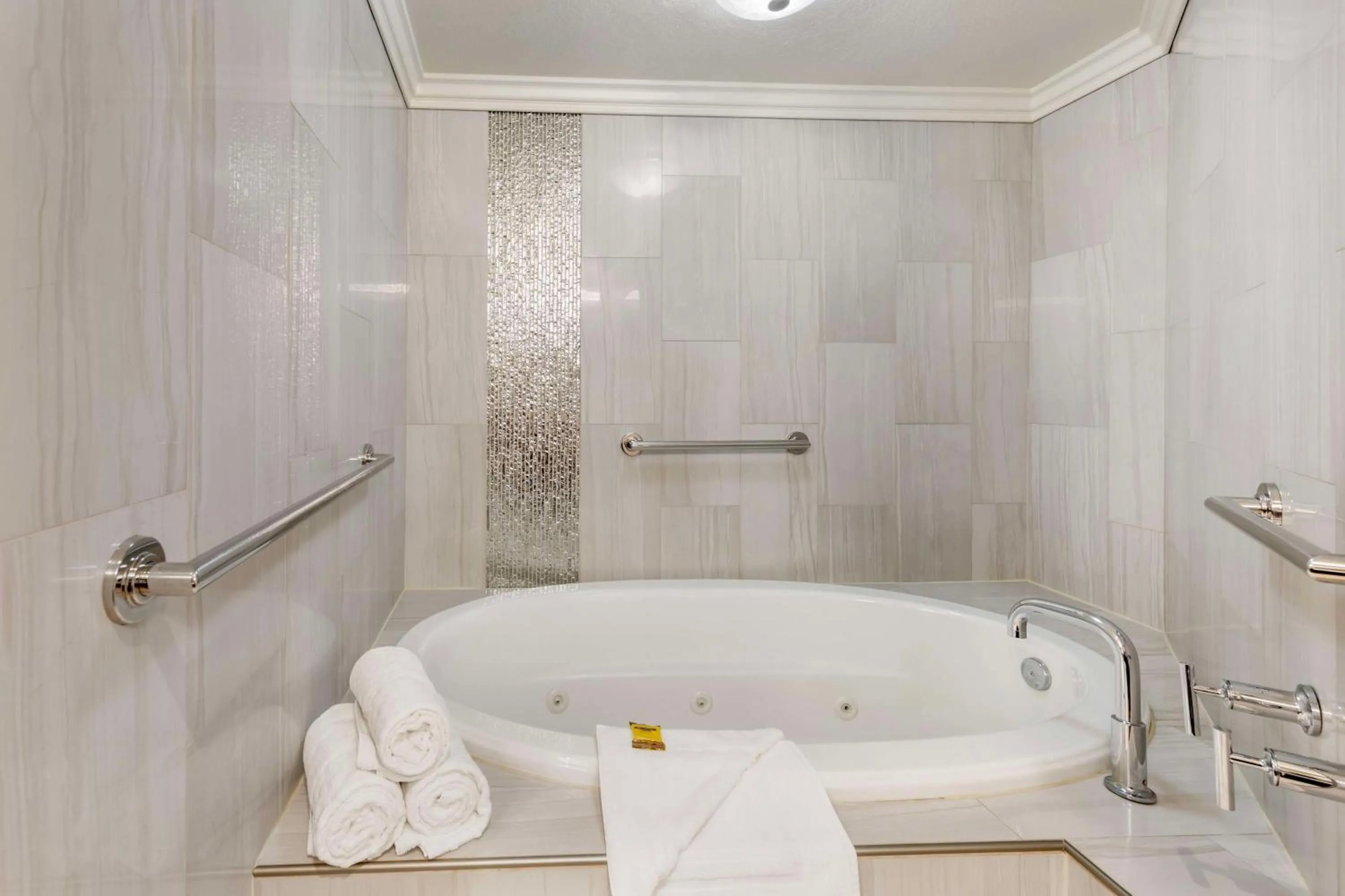 Bathroom in Best Western Plus Redondo Beach Inn