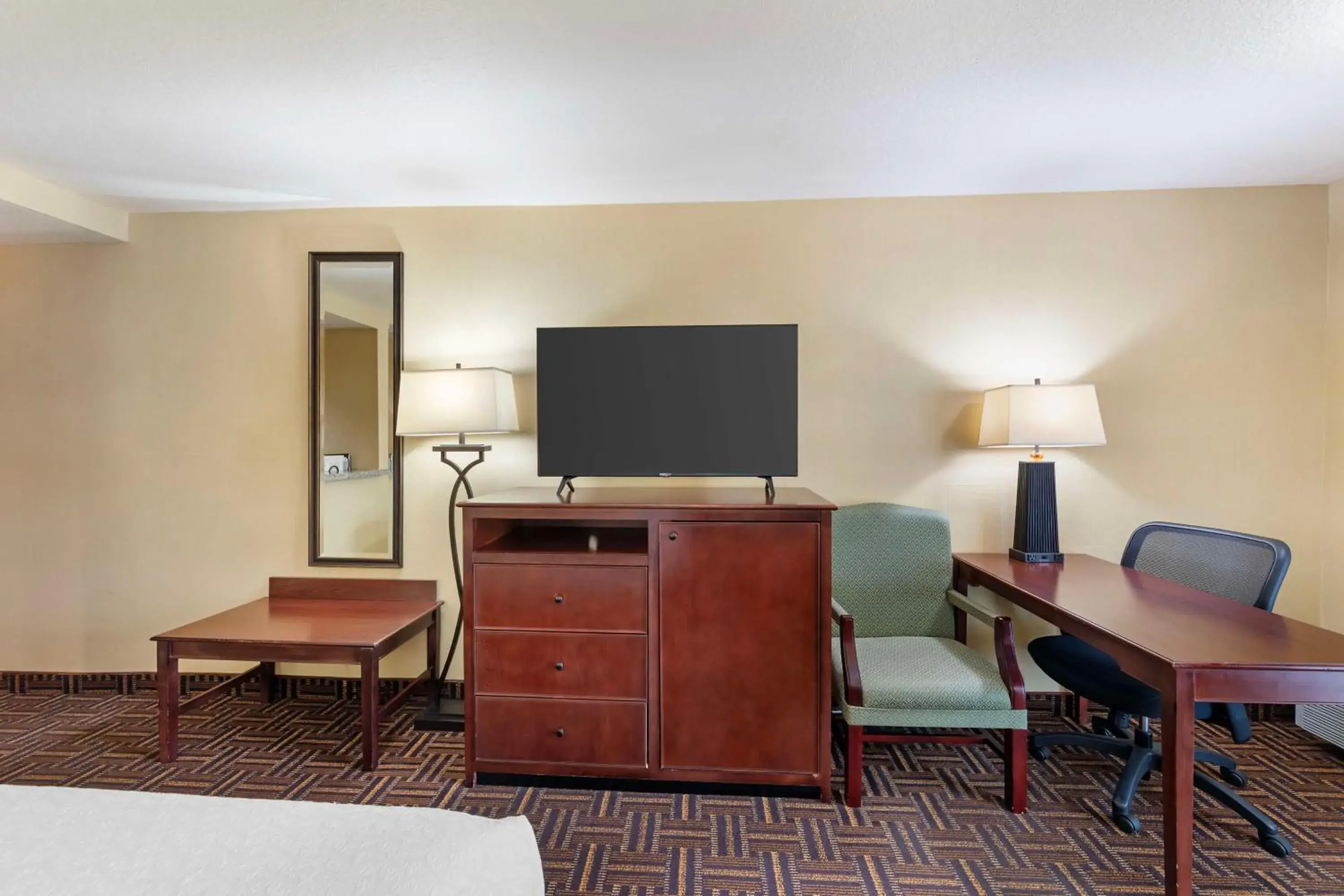 Bedroom, Bed in Best Western Plus Redondo Beach Inn Bedroom, Bed in Best Western Plus Redondo Beach Inn