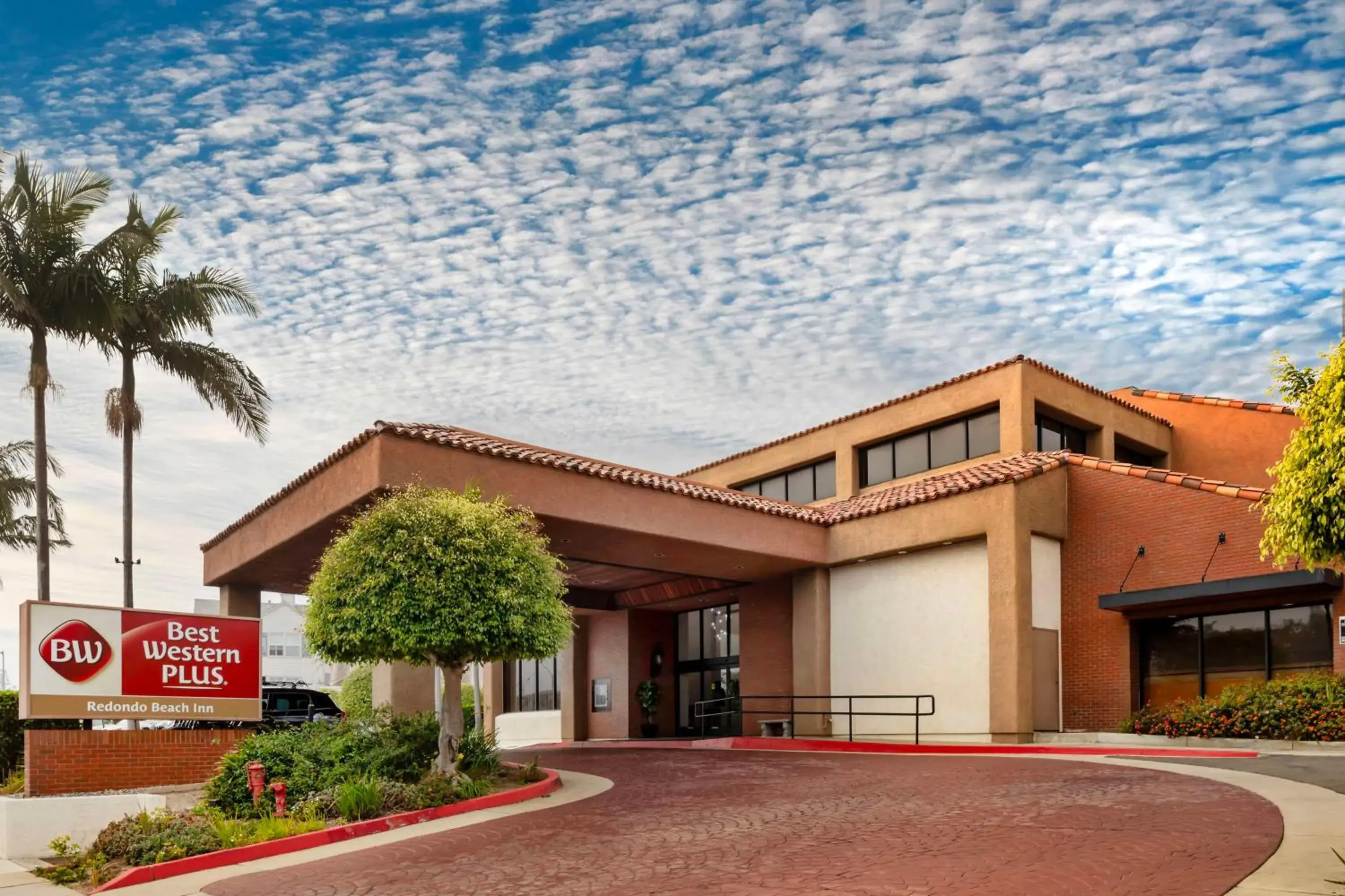 Property building in Best Western Plus Redondo Beach Inn Property building in Best Western Plus Redondo Beach Inn