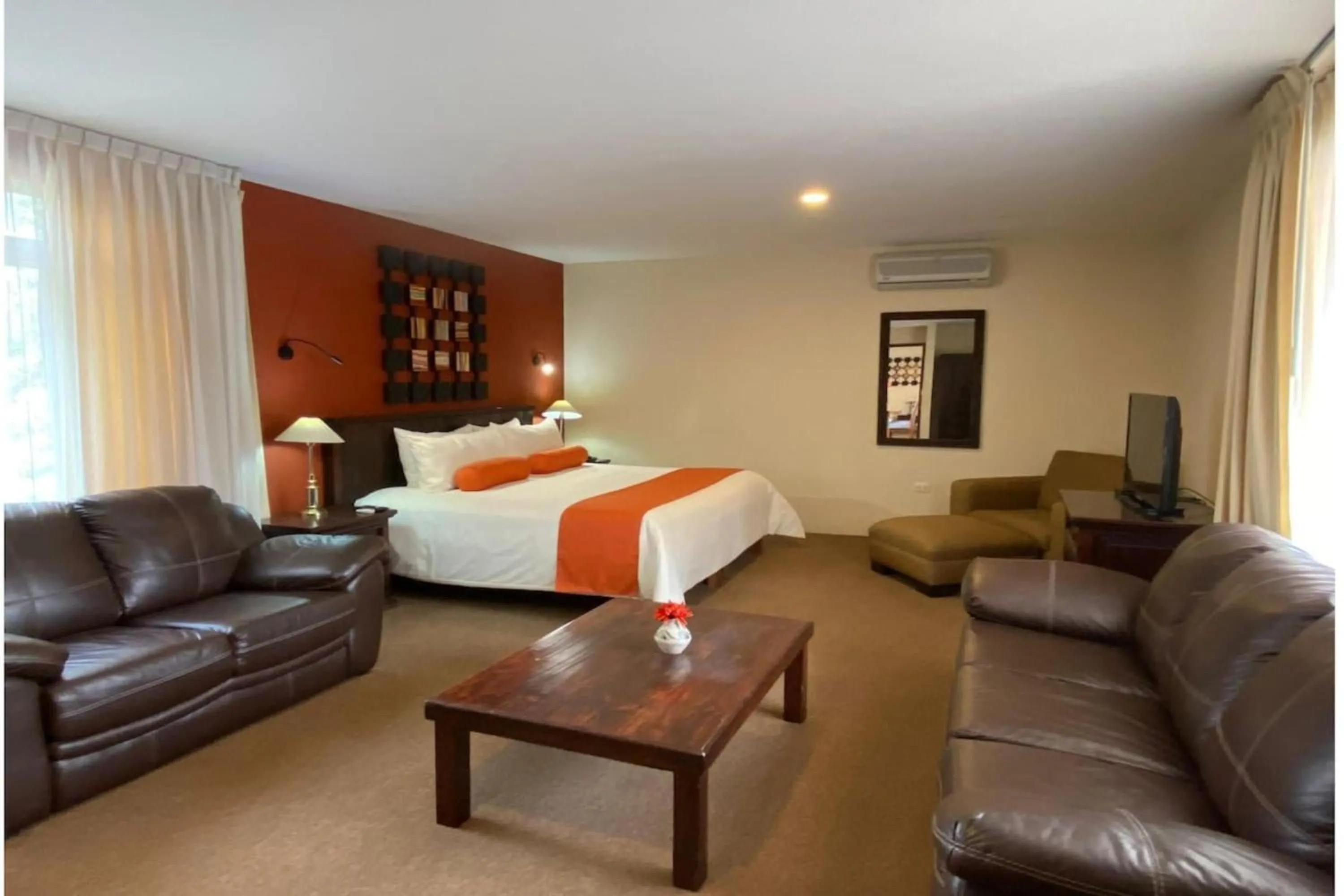 Bedroom, Bed in Capital O Hotel La Huerta Golf & Hotel, Cholula