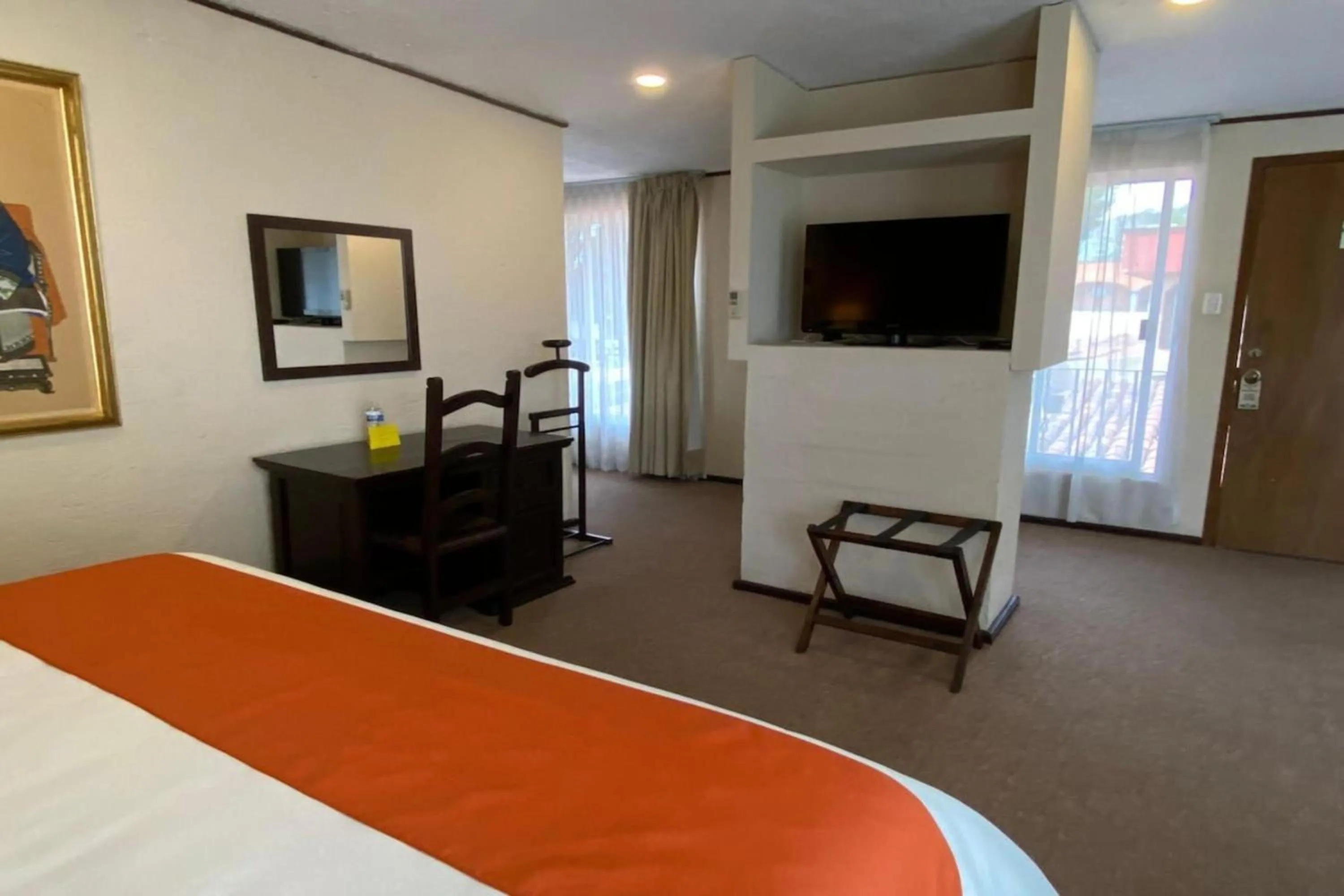 Bedroom, Bed in Capital O Hotel La Huerta Golf & Hotel, Cholula