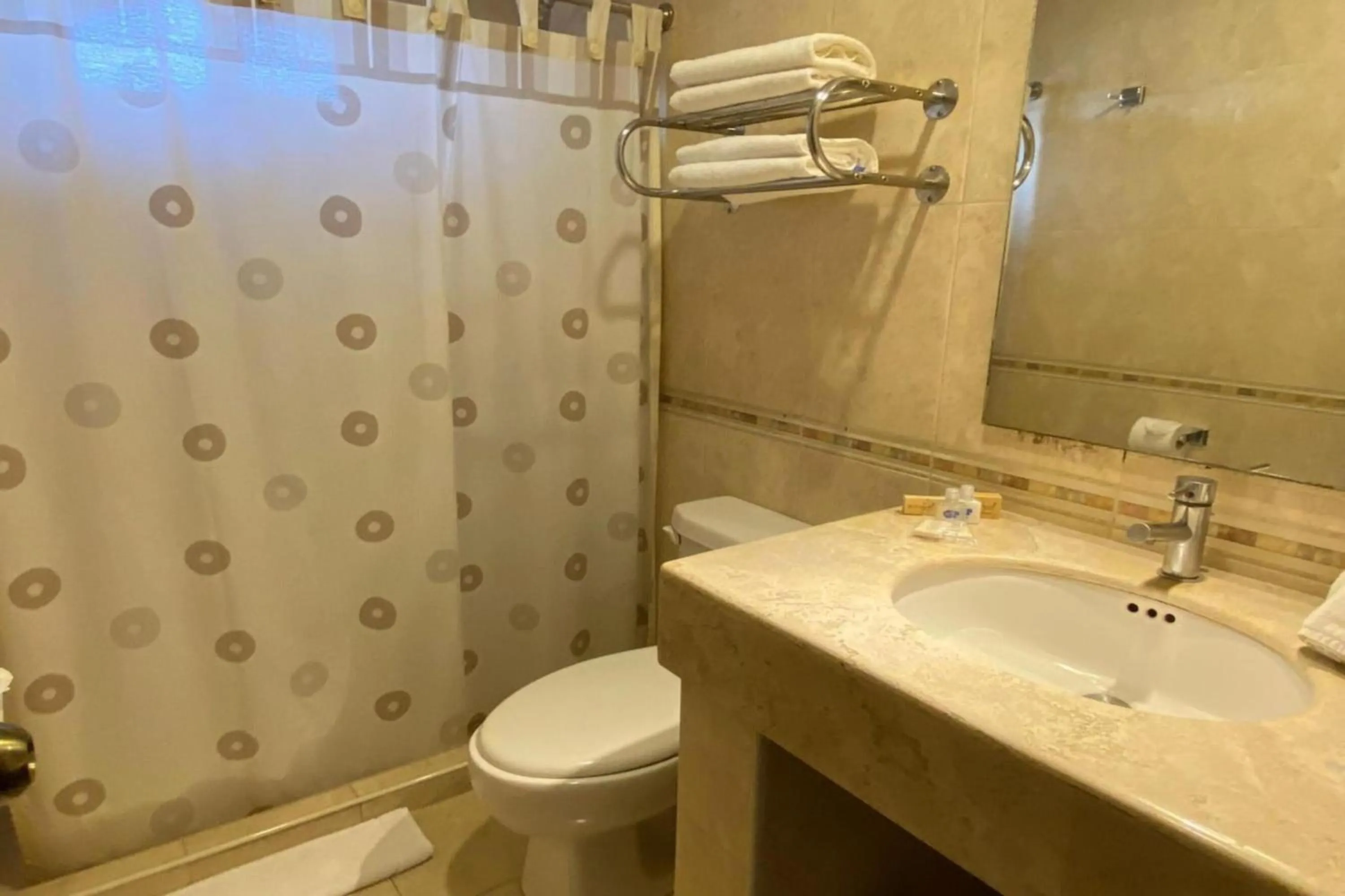 Bathroom in Capital O Hotel La Huerta Golf & Hotel, Cholula