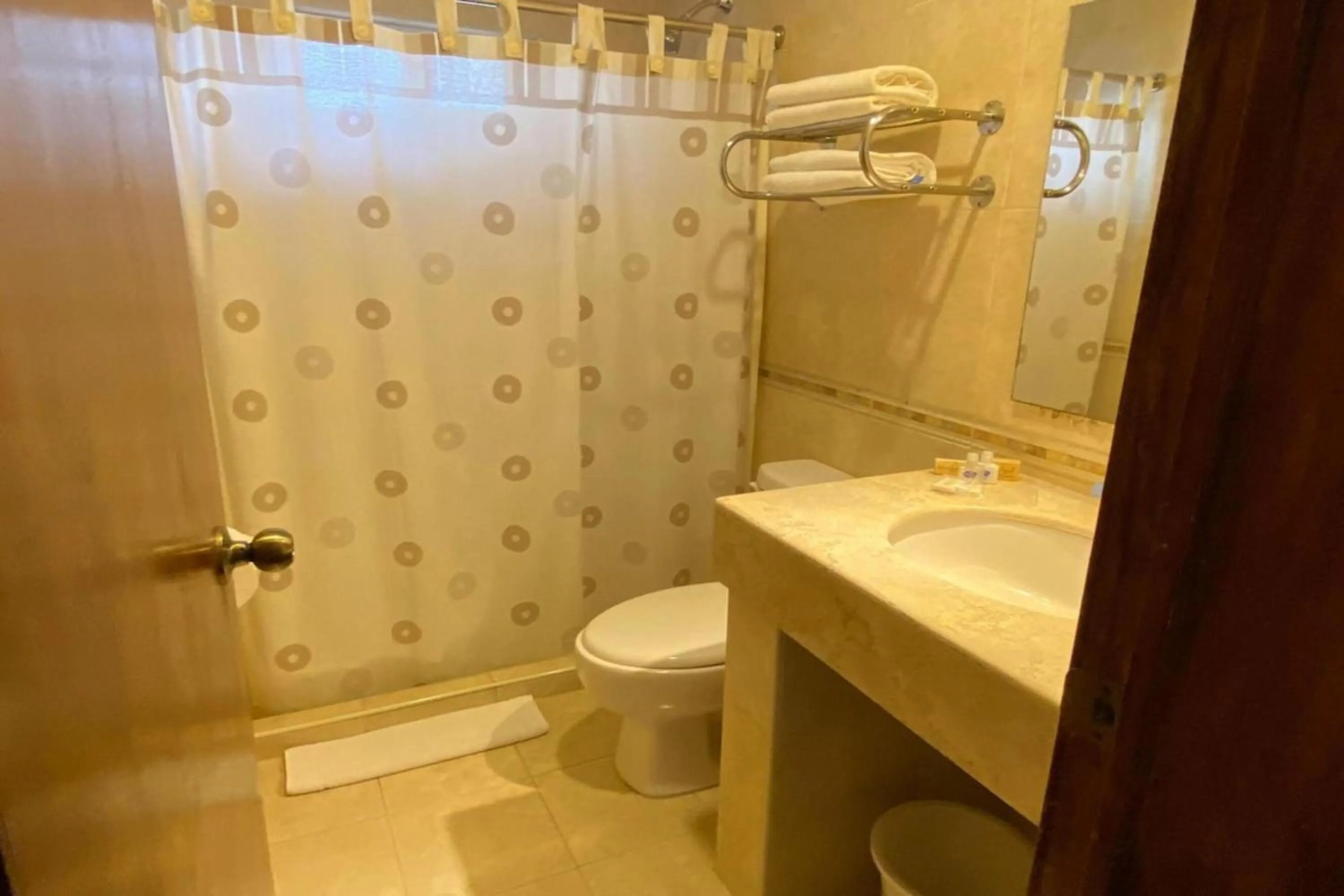 Bathroom in Capital O Hotel La Huerta Golf & Hotel, Cholula