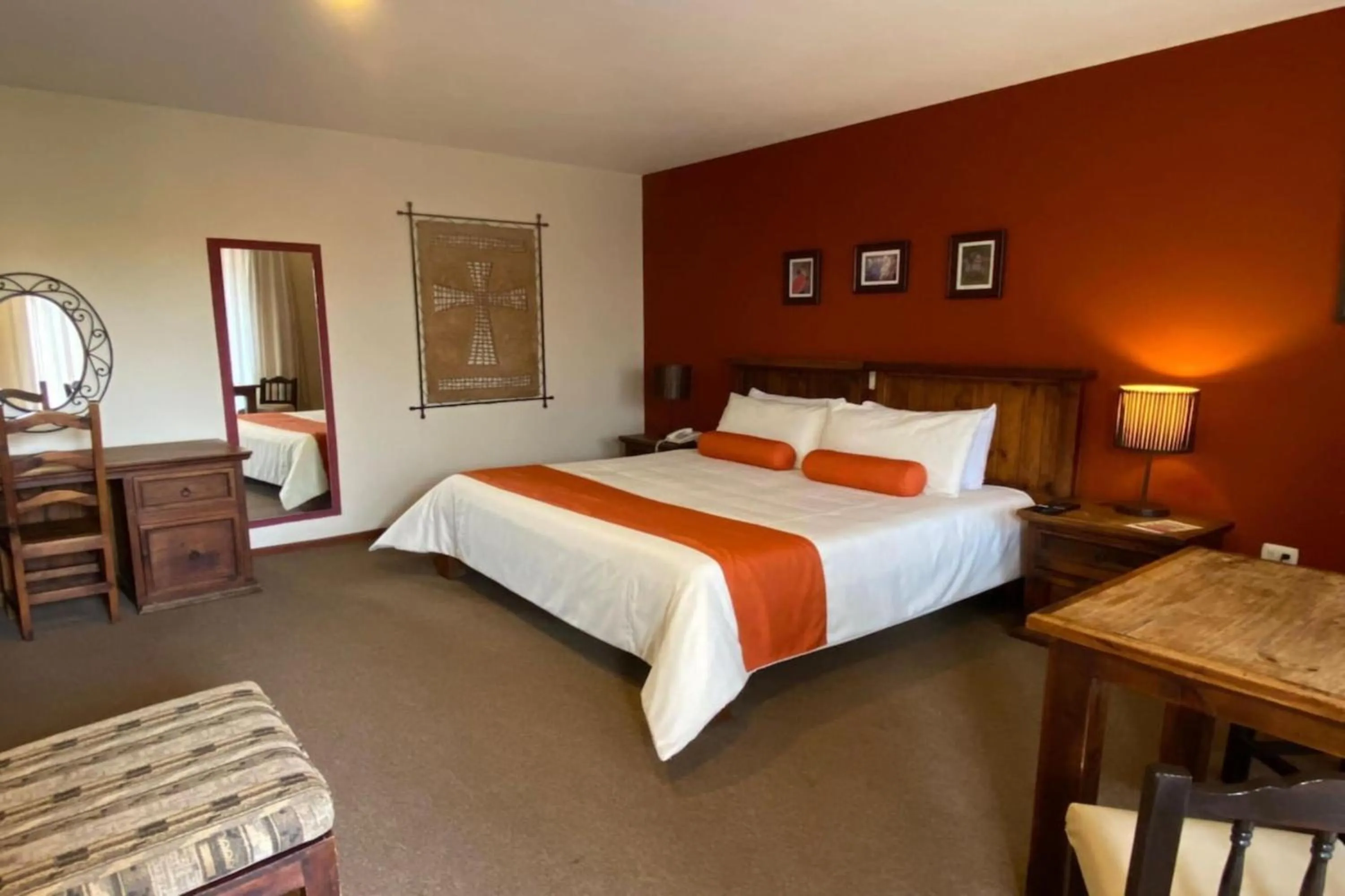 Bedroom, Bed in Capital O Hotel La Huerta Golf & Hotel, Cholula