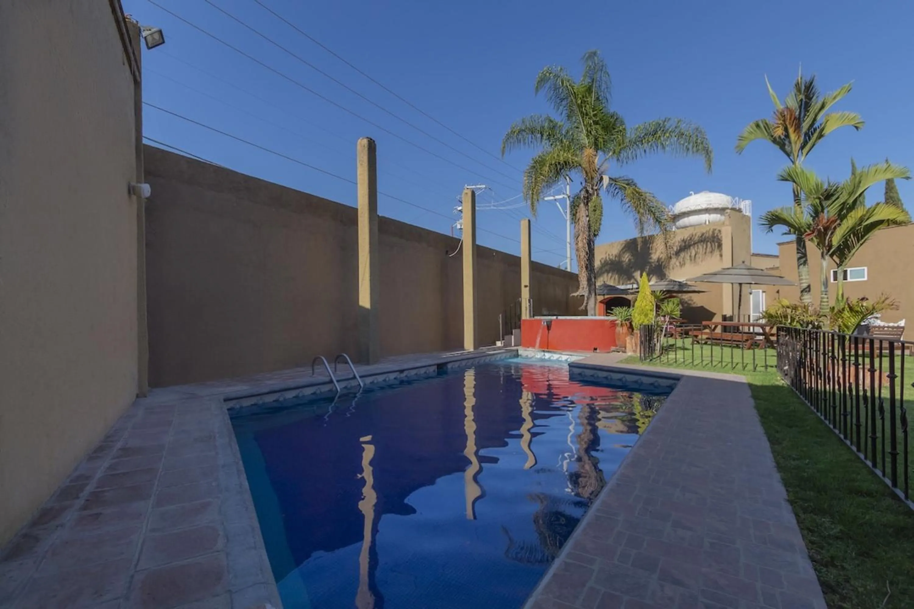Swimming pool in Capital O Hotel La Huerta Golf & Hotel, Cholula