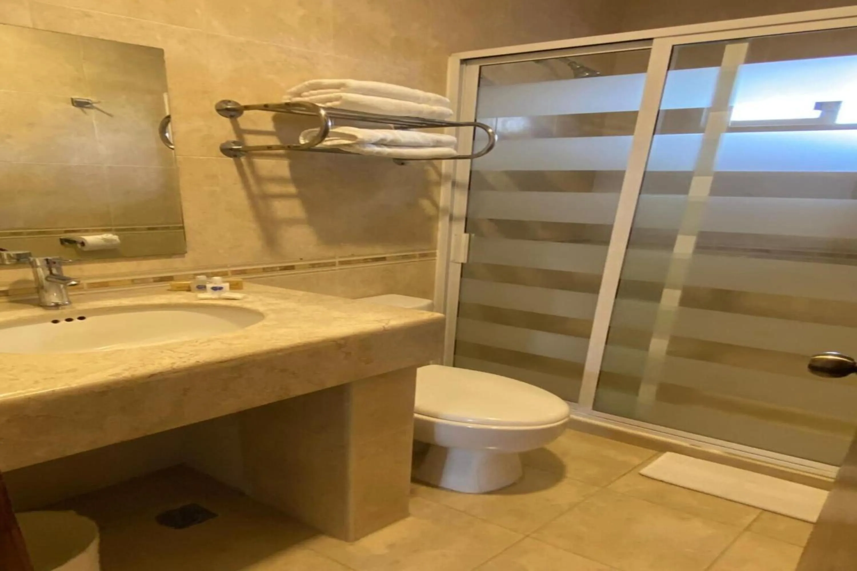 Bathroom in Capital O Hotel La Huerta Golf & Hotel, Cholula