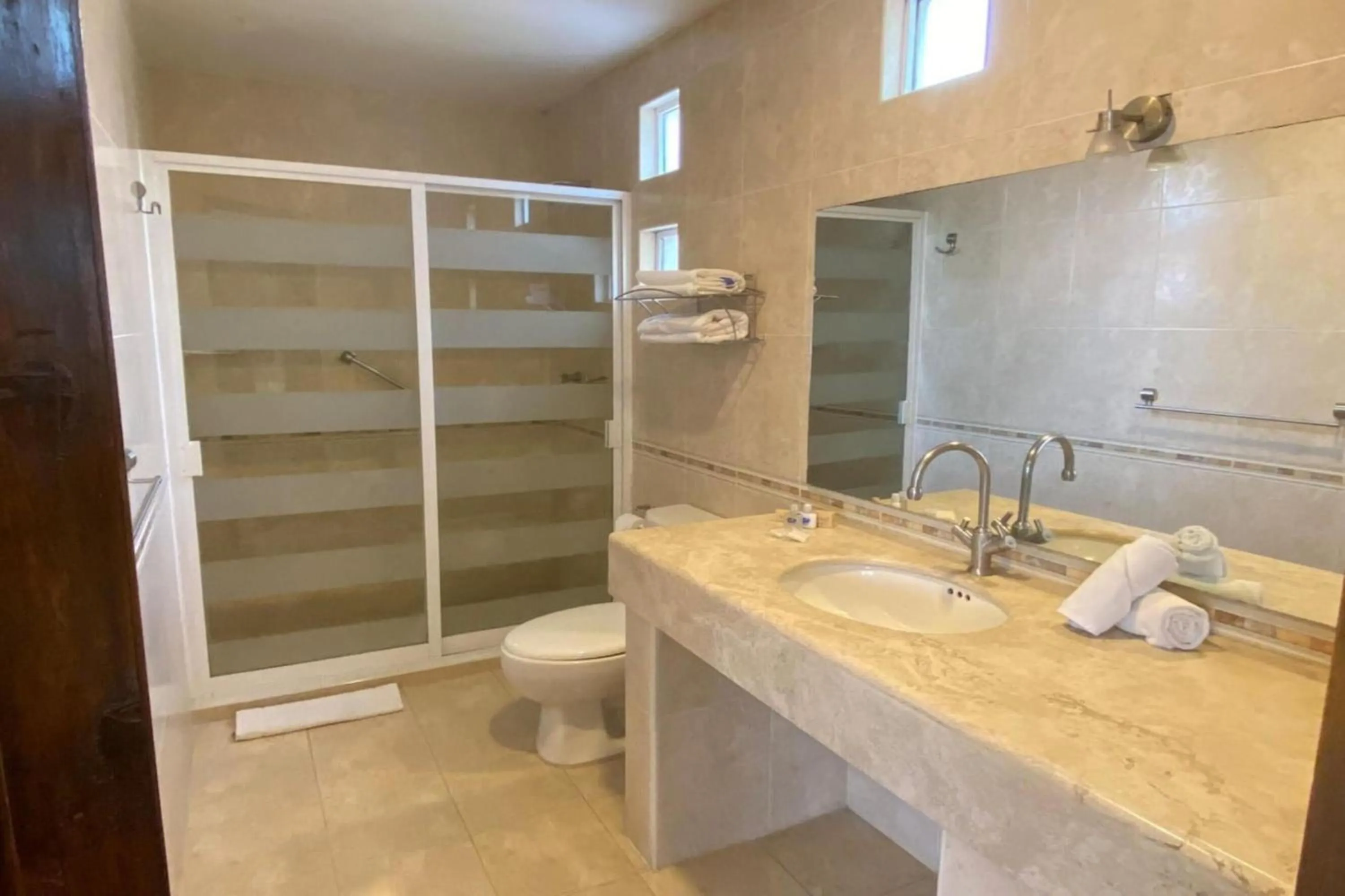 Bathroom in Capital O Hotel La Huerta Golf & Hotel, Cholula