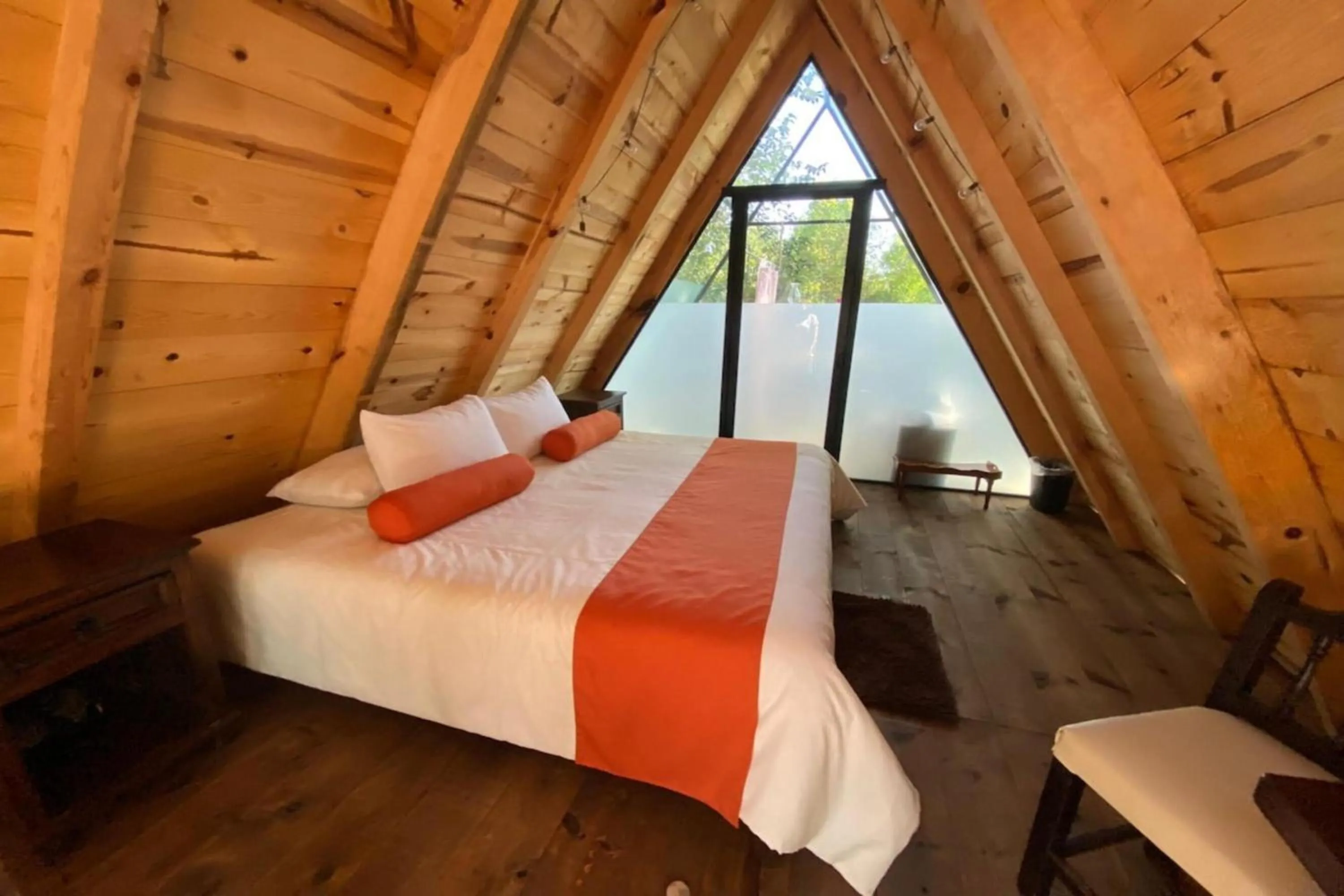 Bedroom, Bed in Capital O Hotel La Huerta Golf & Hotel, Cholula