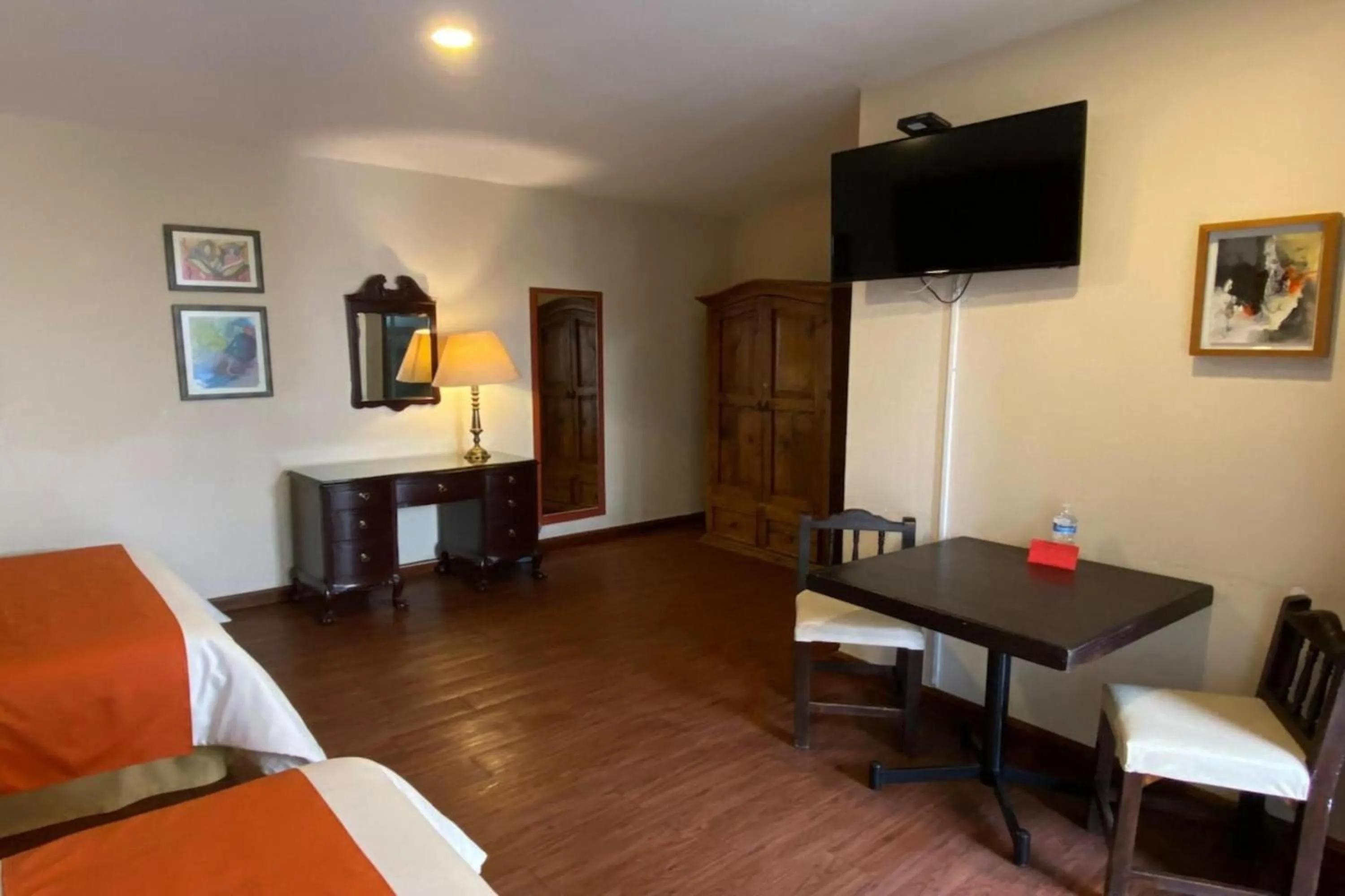 Bedroom, Bed in Capital O Hotel La Huerta Golf & Hotel, Cholula