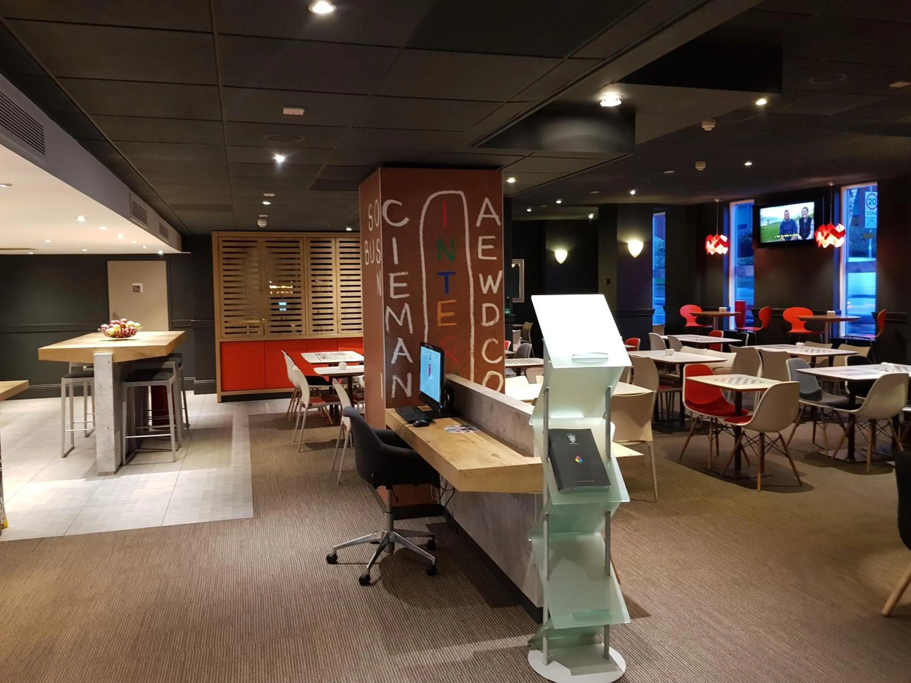 Lounge or bar in ibis Leeds Centre Marlborough Street