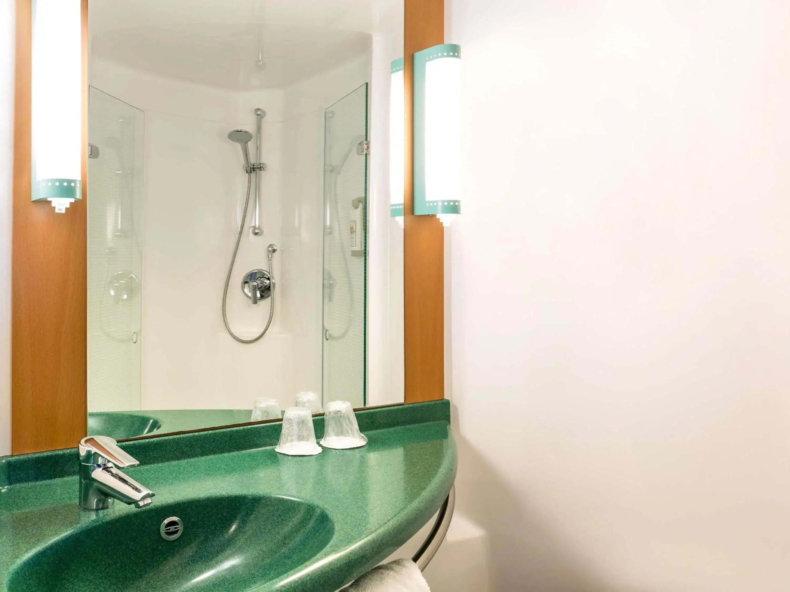 Standard Twin Room in ibis Leeds Centre Marlborough Street Standard Twin Room in ibis Leeds Centre Marlborough Street