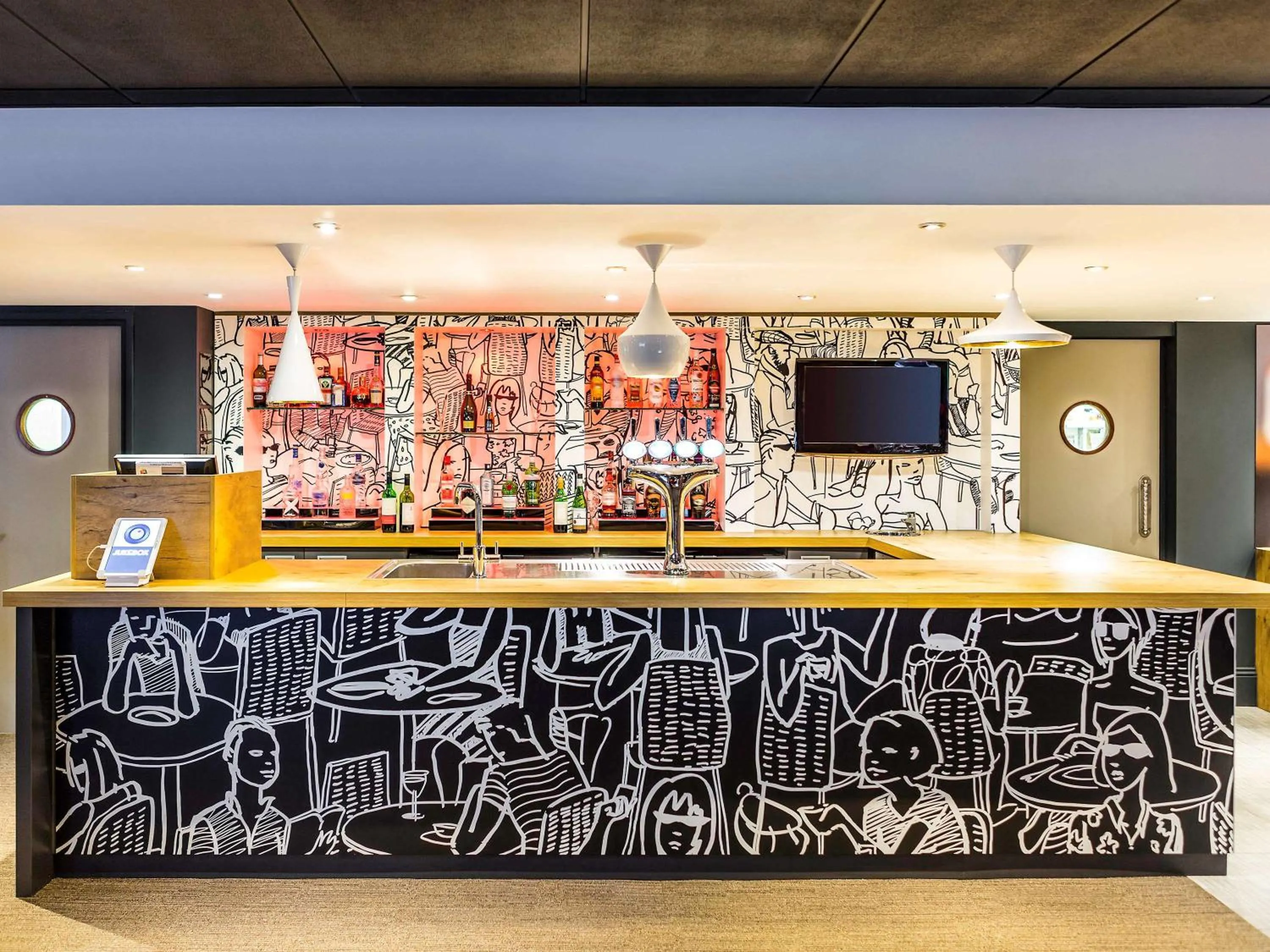 Restaurant/places to eat in ibis Leeds Centre Marlborough Street