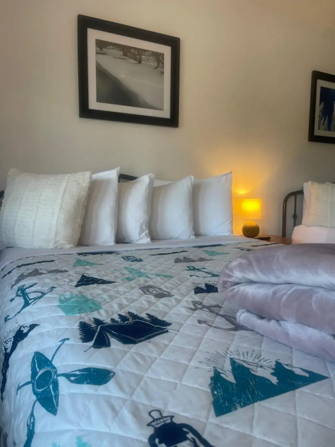 Bed in Chalet Inn Bed in Chalet Inn