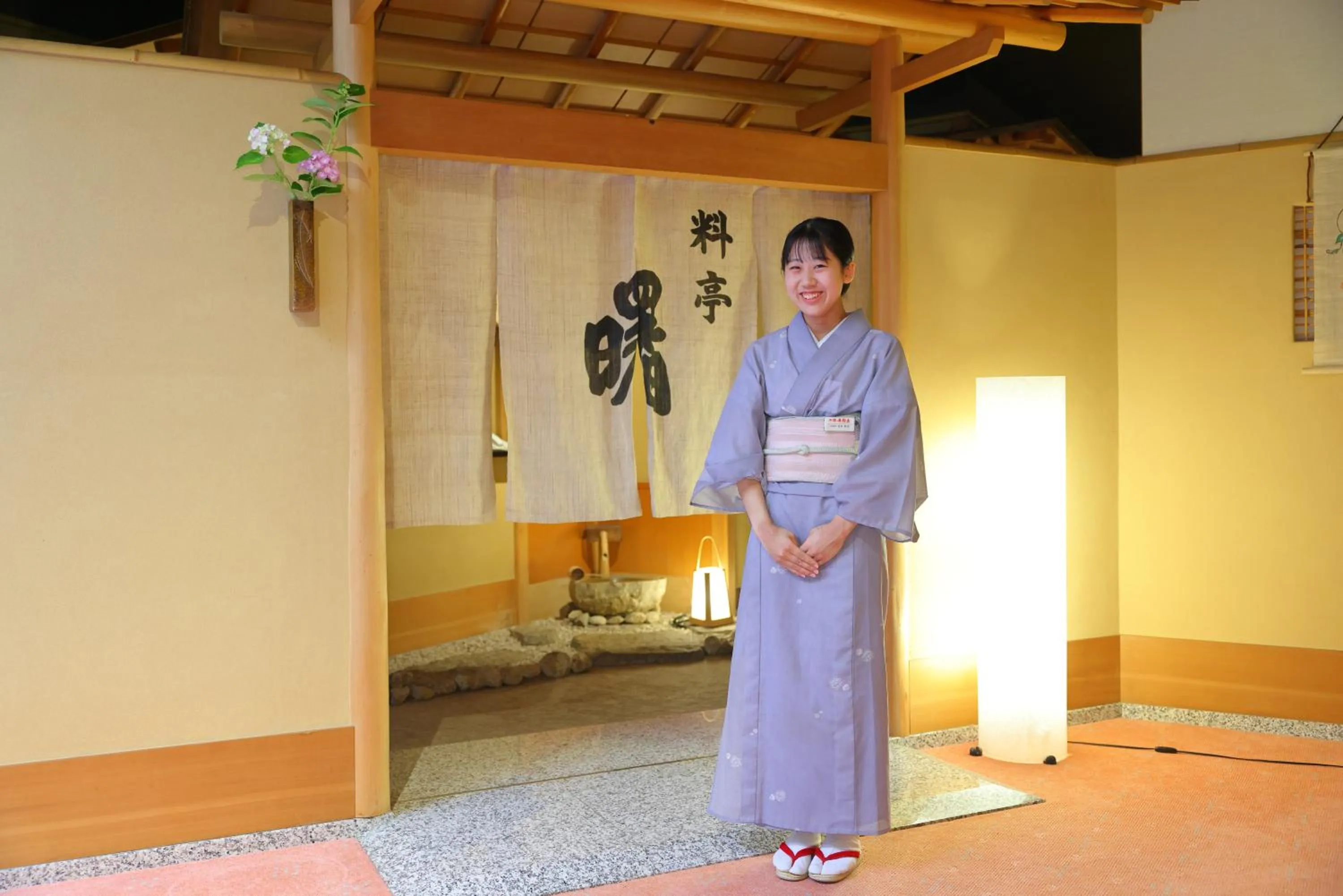 Staff in Honjin Hiranoya Kachoan