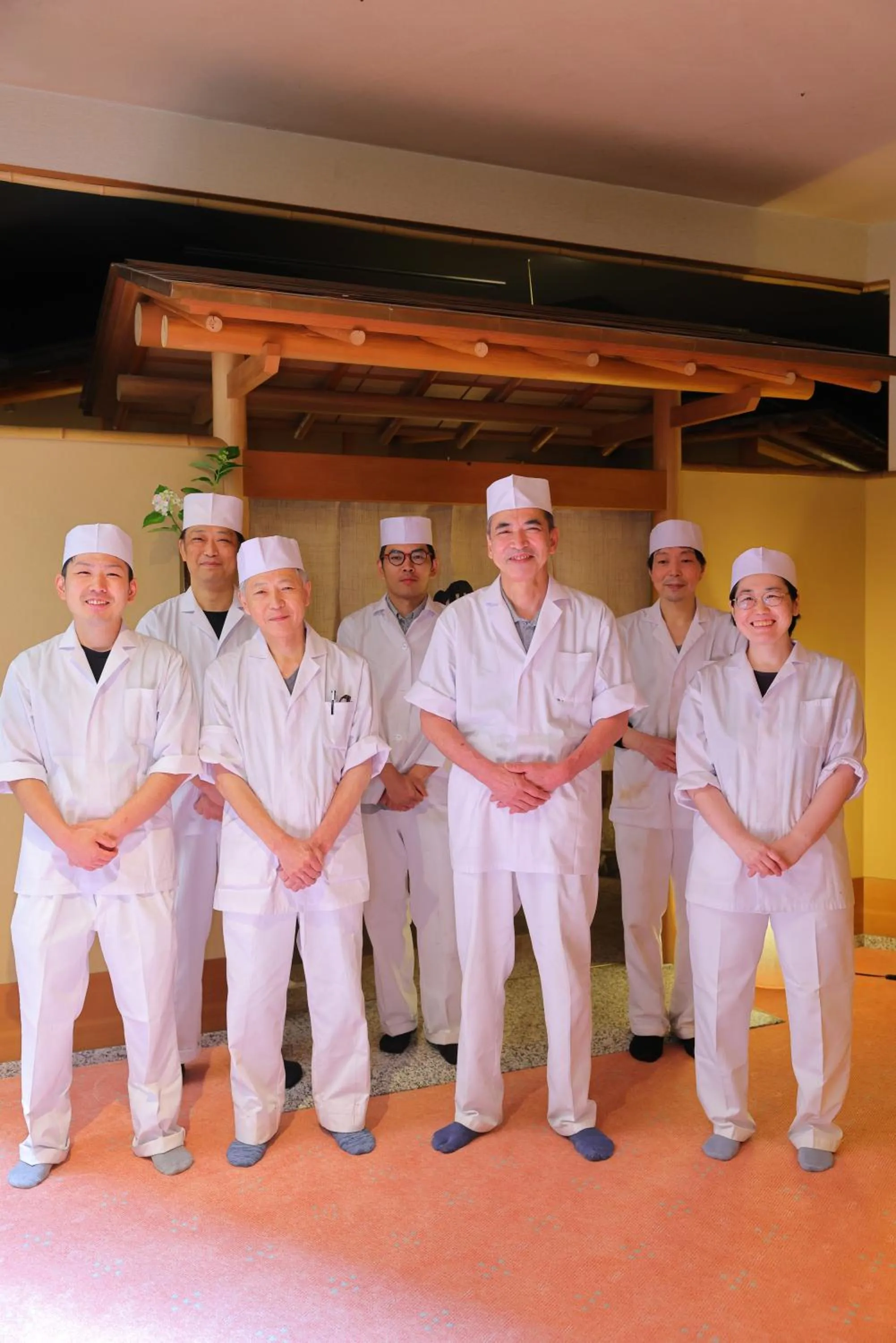 Staff in Honjin Hiranoya Kachoan