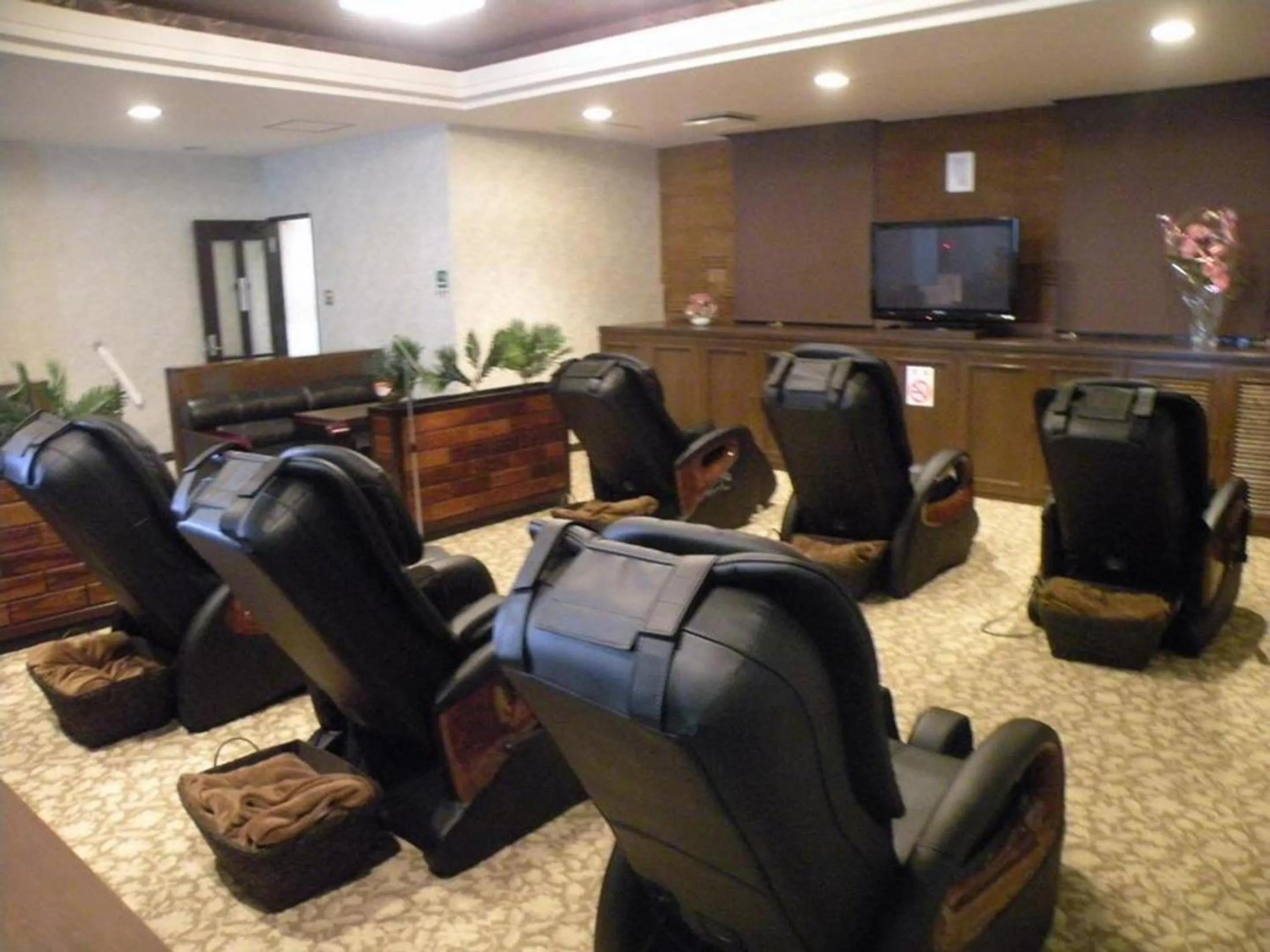 Area and facilities in First Inn Takamatsu