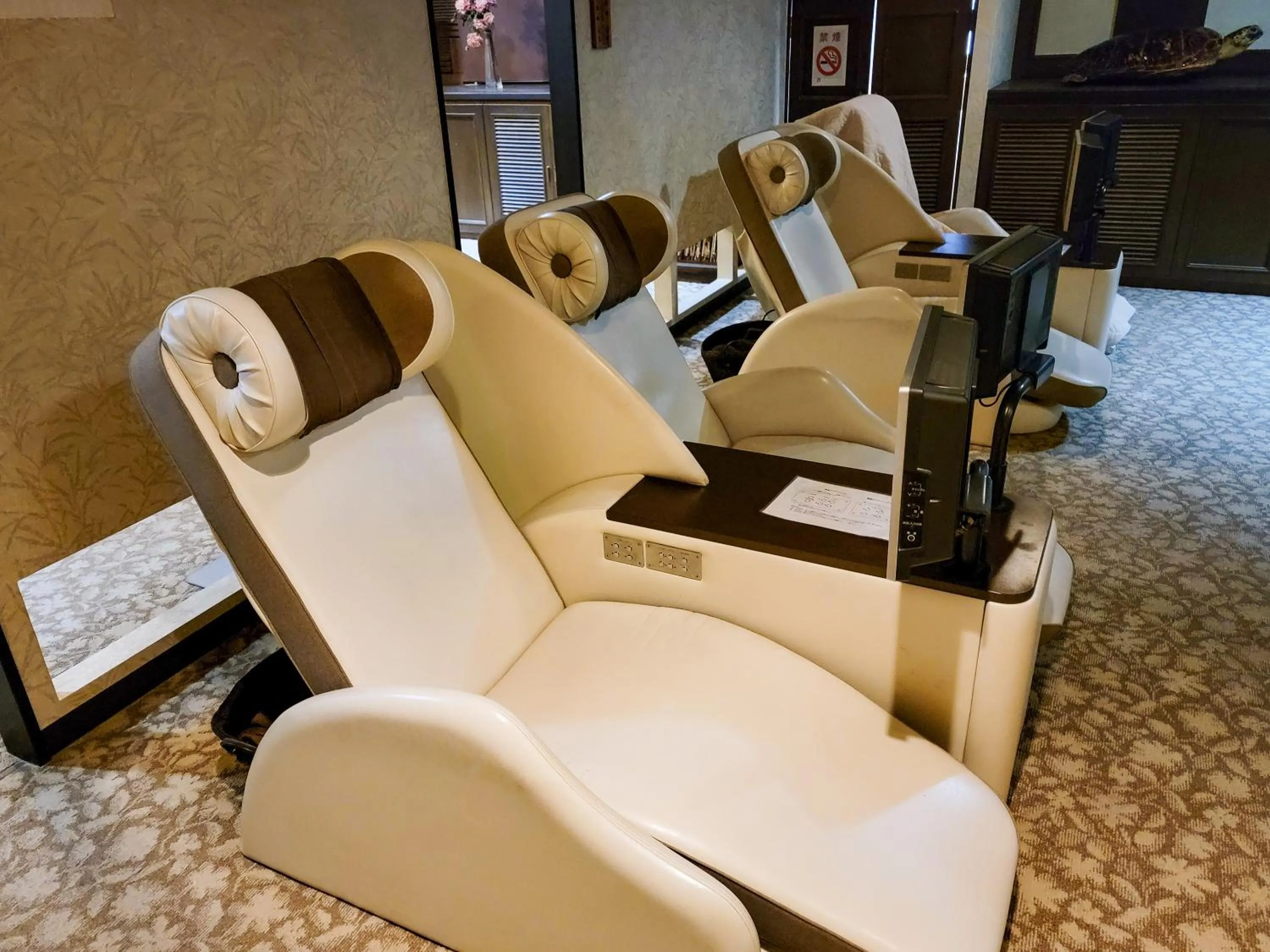 Area and facilities in First Inn Takamatsu