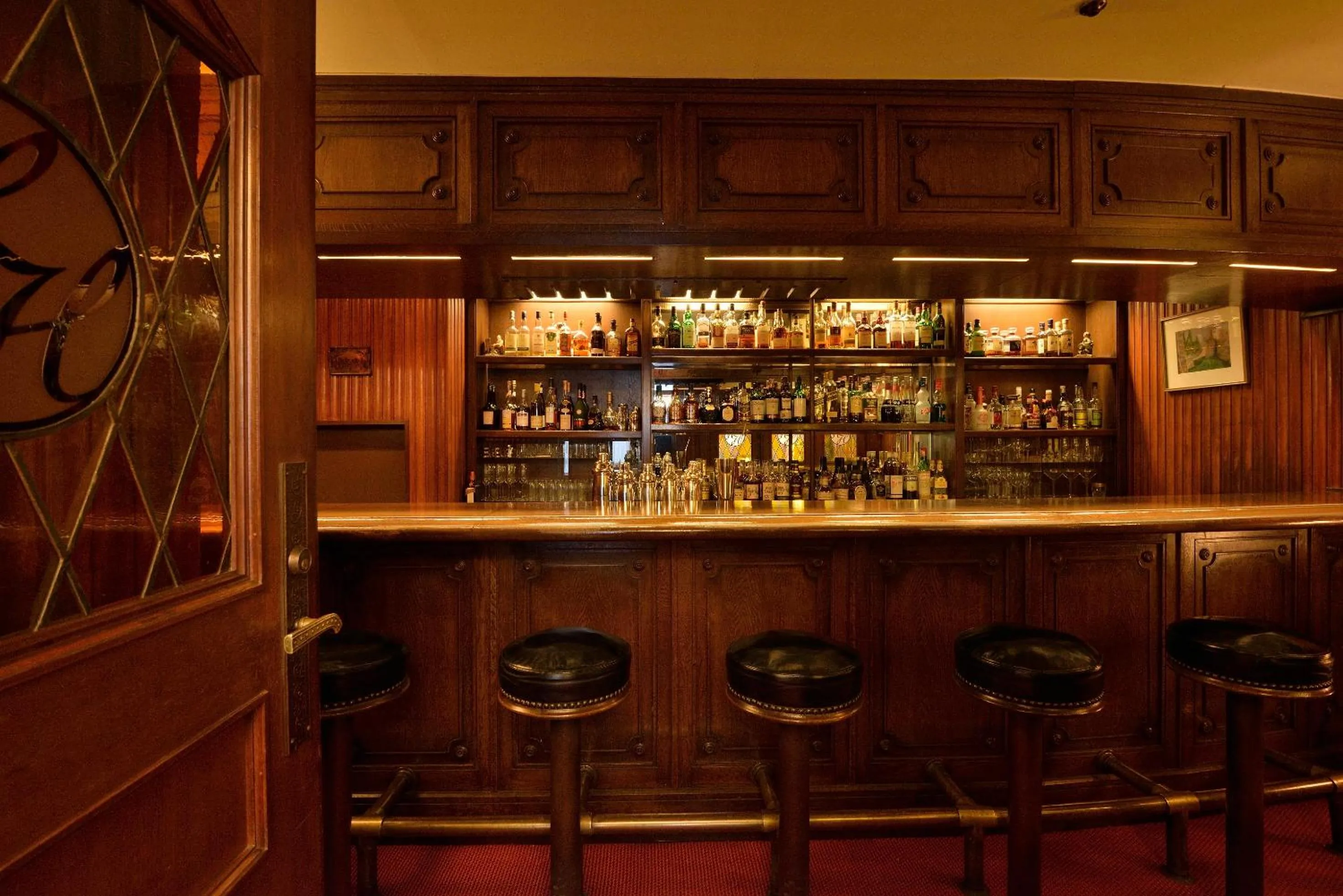 Lounge/Bar in Hilltop Hotel