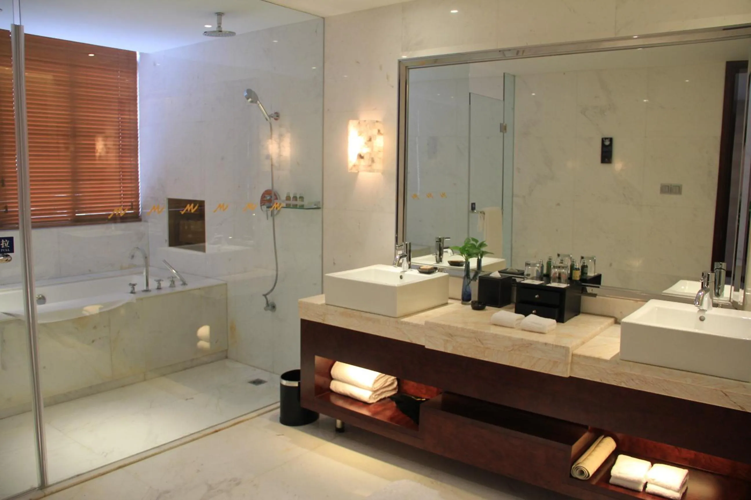 Bathroom in Grand Metropark Universal Dinosaur Town Hotel