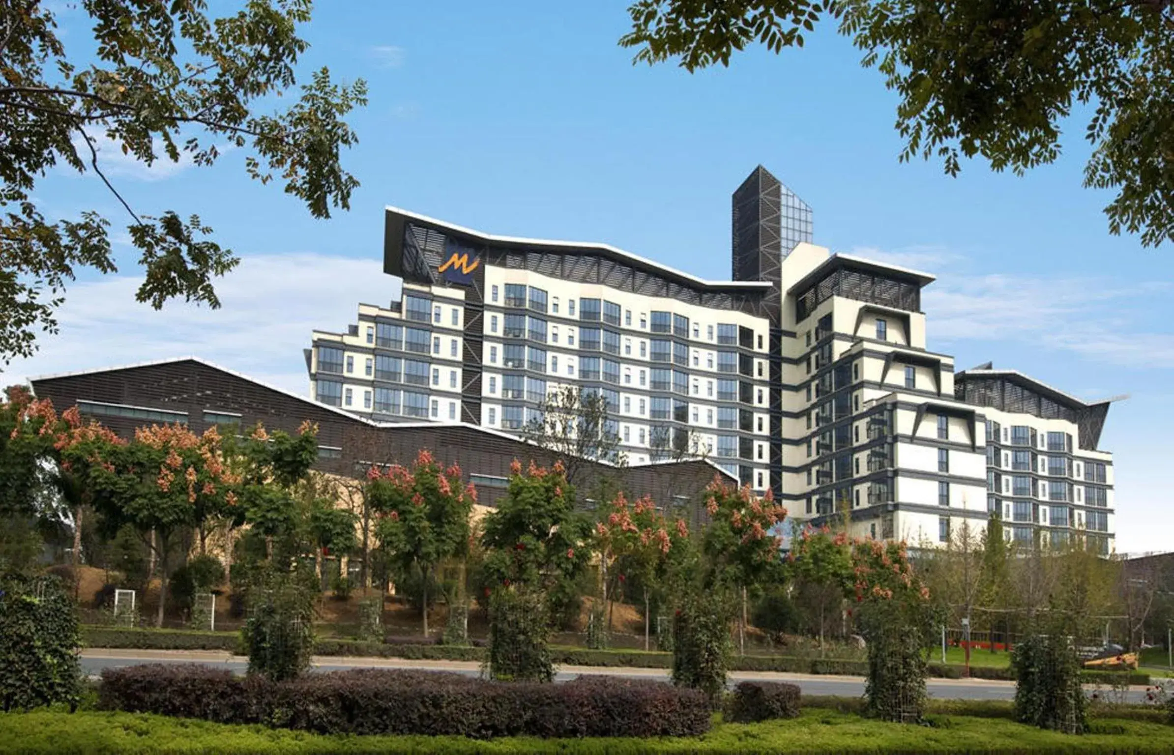 Facade/entrance in Grand Metropark Universal Dinosaur Town Hotel Facade/entrance in Grand Metropark Universal Dinosaur Town Hotel