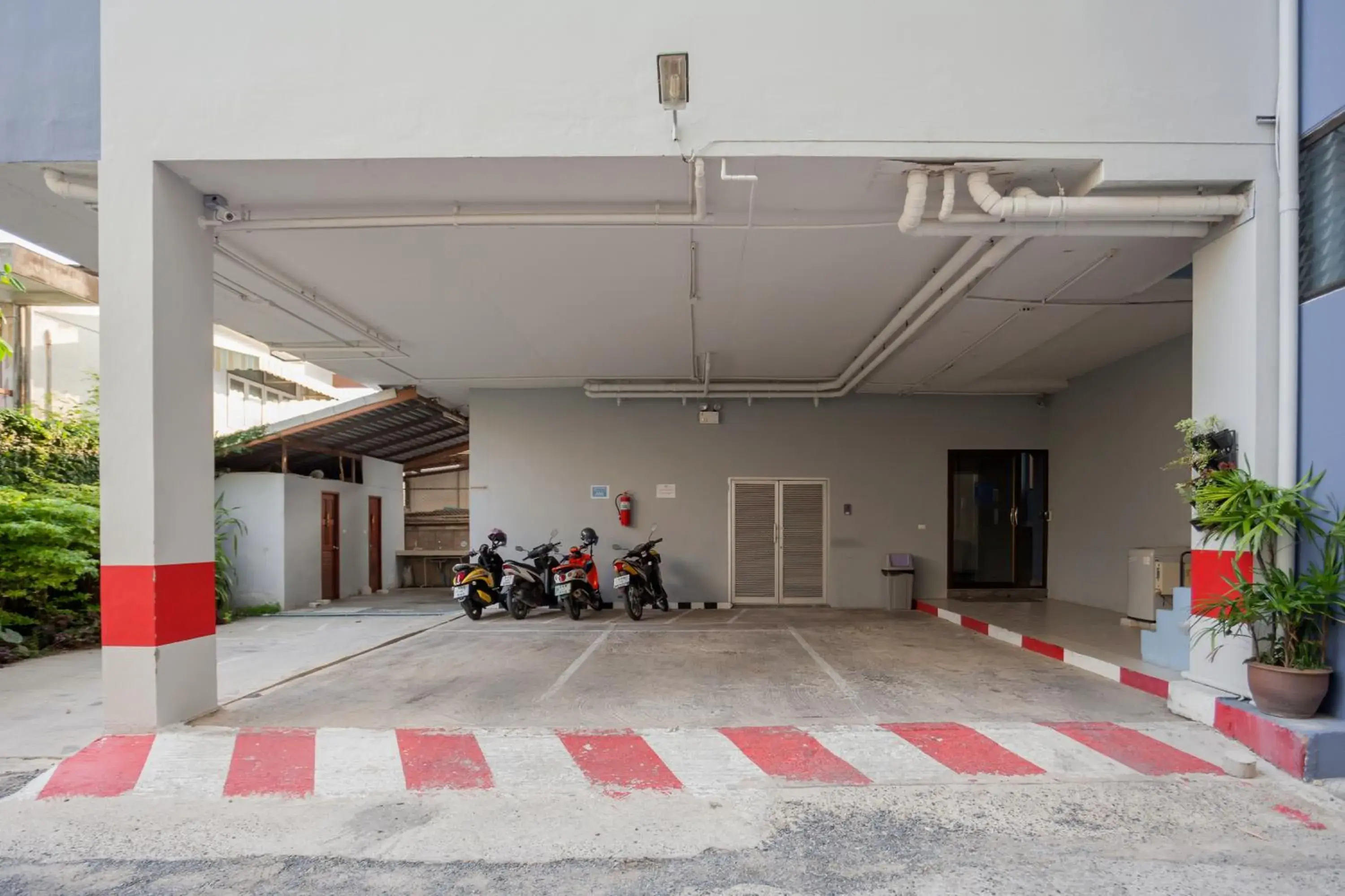 Property building in Sino Inn Phuket Hotel - SHA Plus Property building in Sino Inn Phuket Hotel - SHA Plus