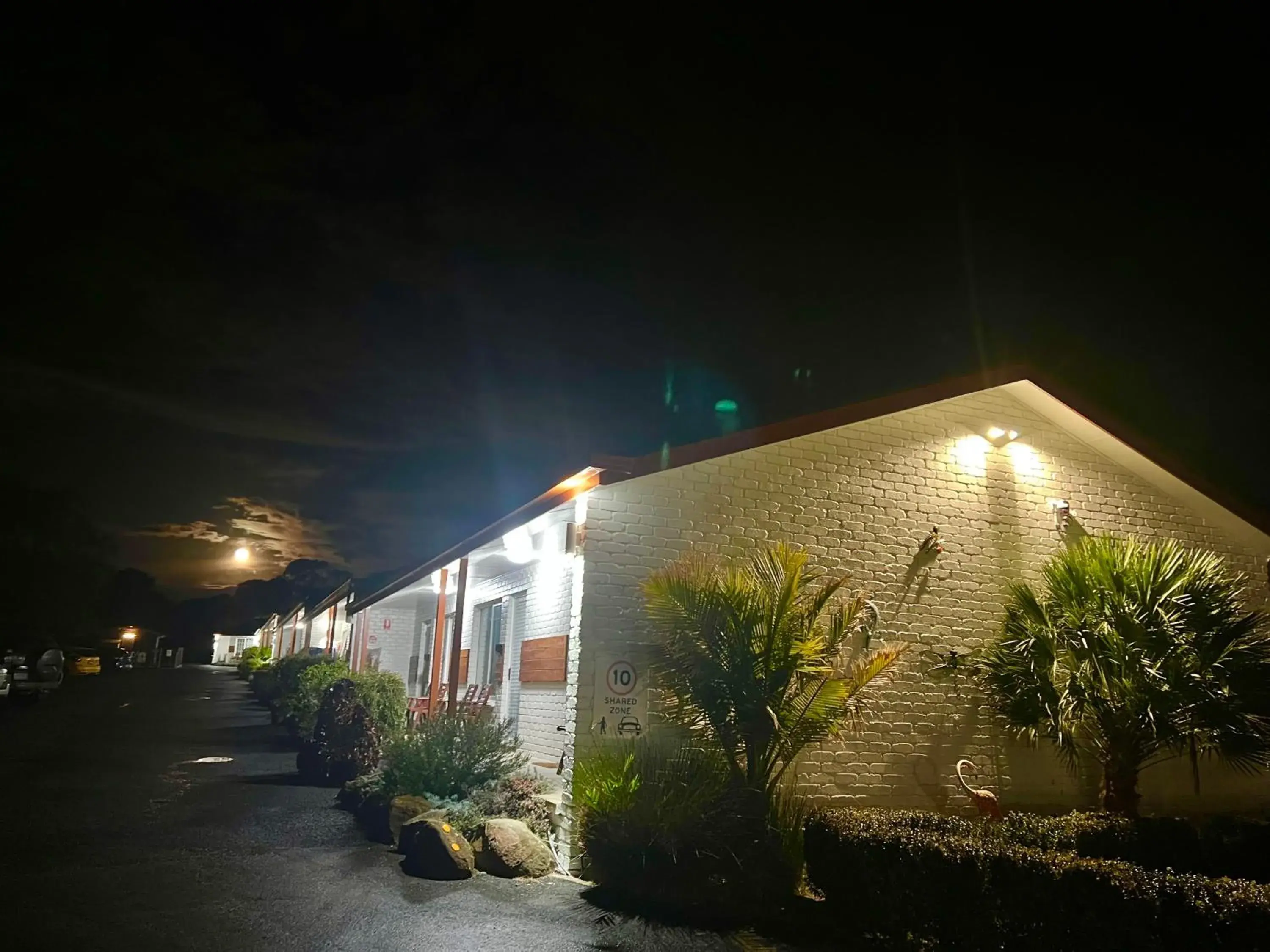 Property building in Port Campbell Motor Inn Property building in Port Campbell Motor Inn