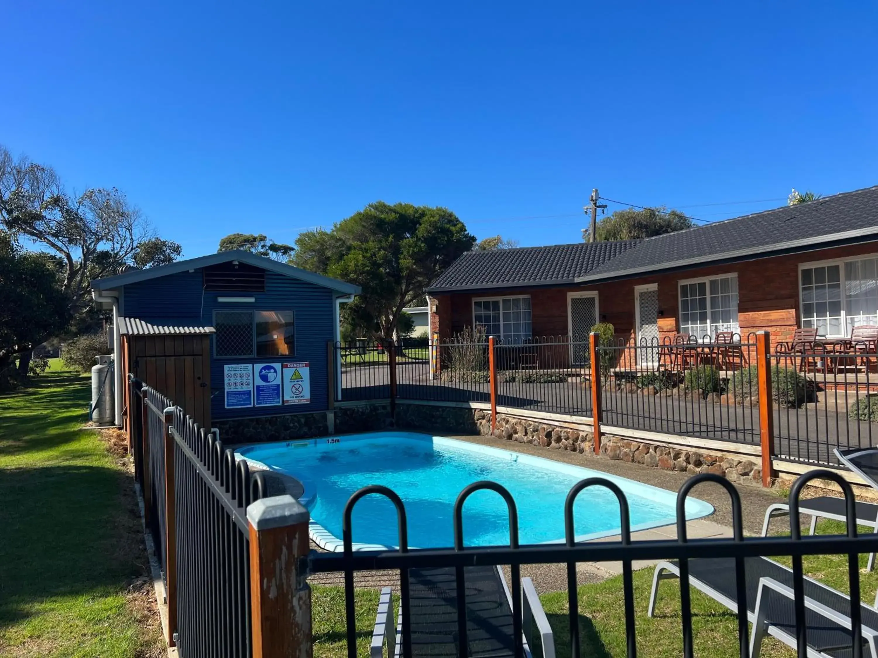 Swimming pool in Port Campbell Motor Inn Swimming pool in Port Campbell Motor Inn