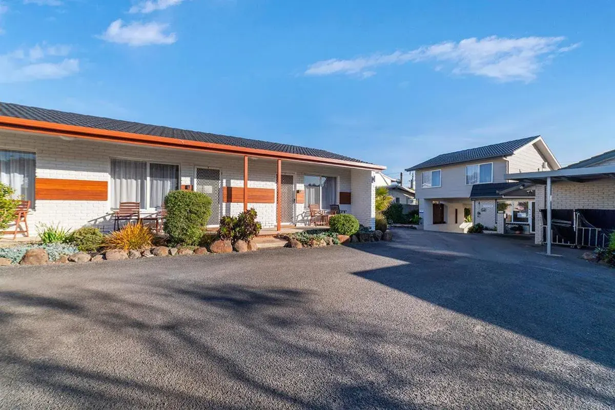 Property building in Port Campbell Motor Inn Property building in Port Campbell Motor Inn