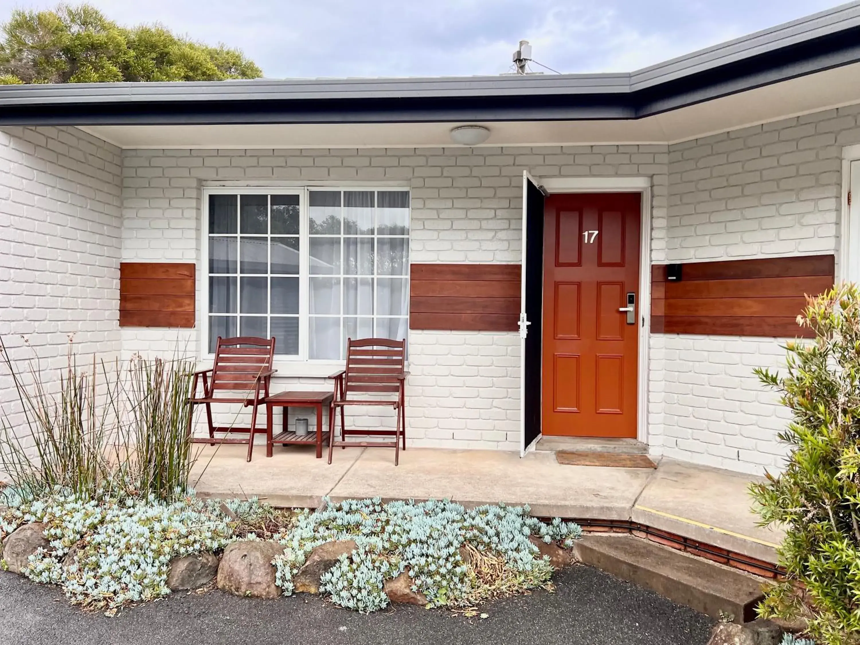 Property building in Port Campbell Motor Inn Property building in Port Campbell Motor Inn