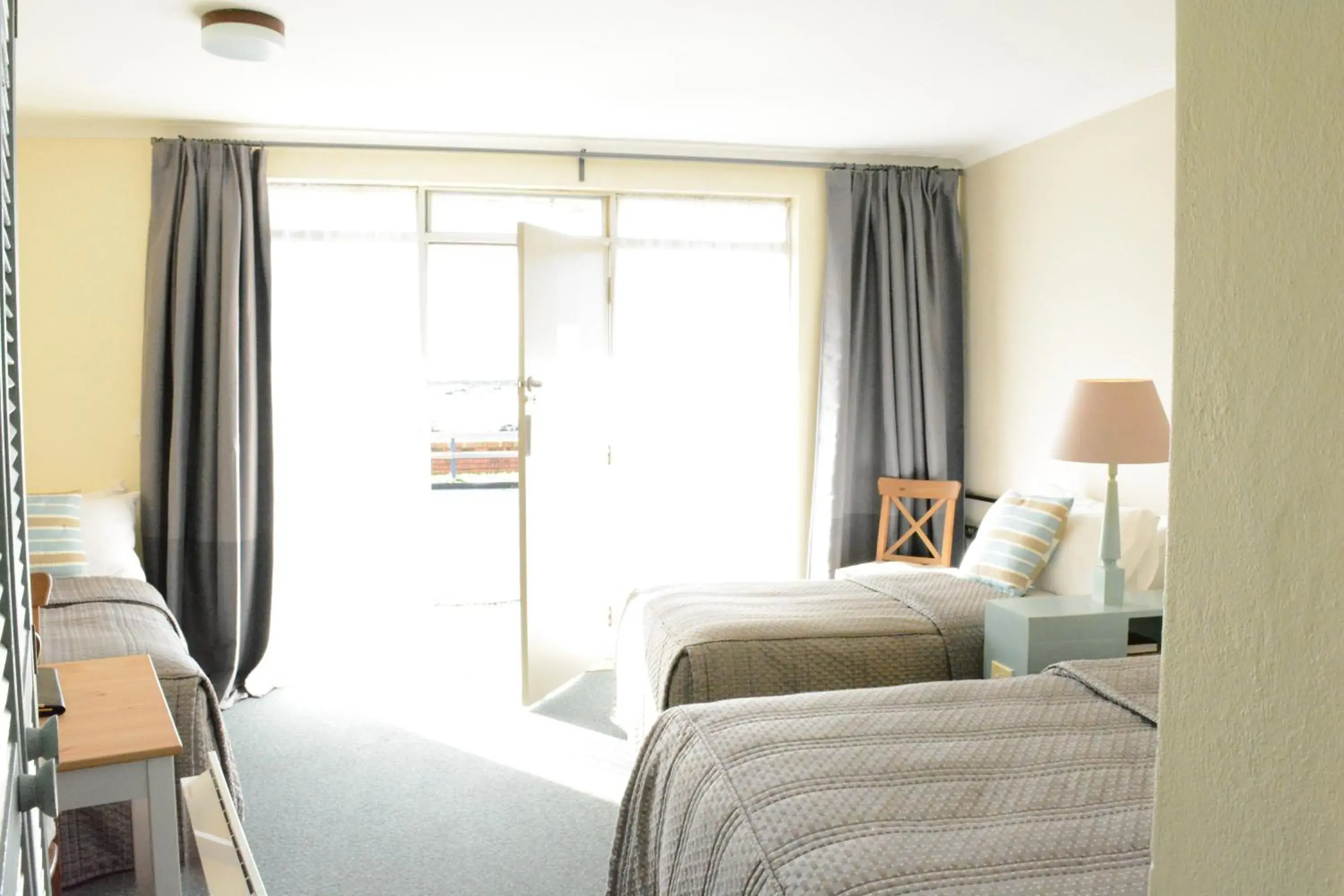 Classic Triple Room in Burnie Airport Motel Classic Triple Room in Burnie Airport Motel