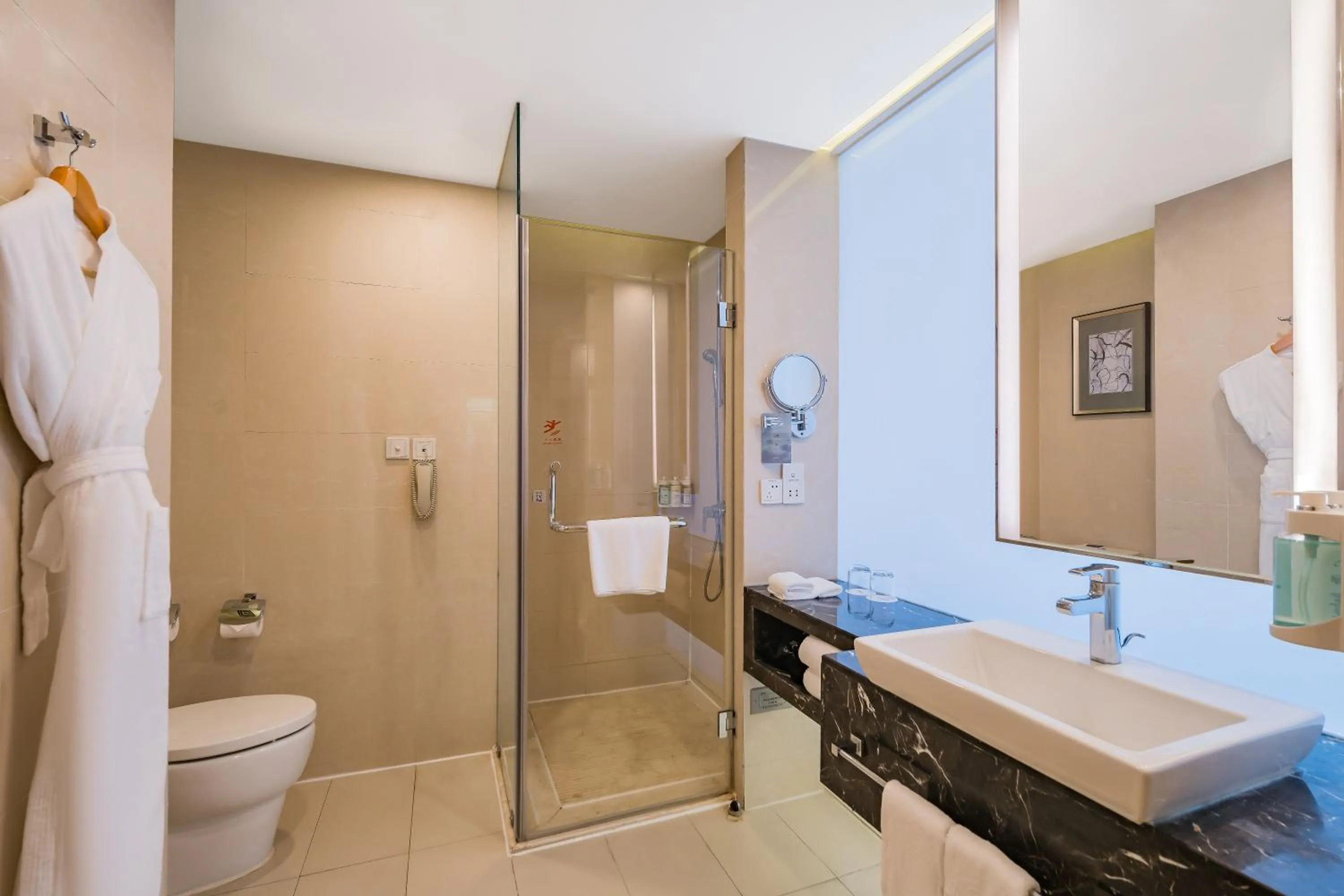 Shower in Radisson Hotel Tianjin Aqua City