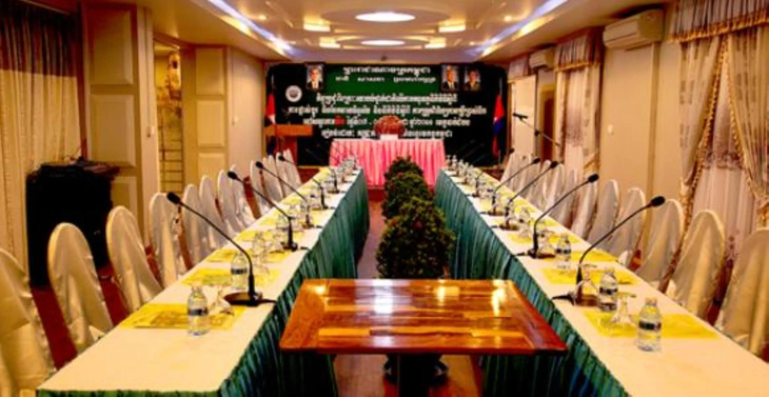 Business facilities in King Fy Hotel